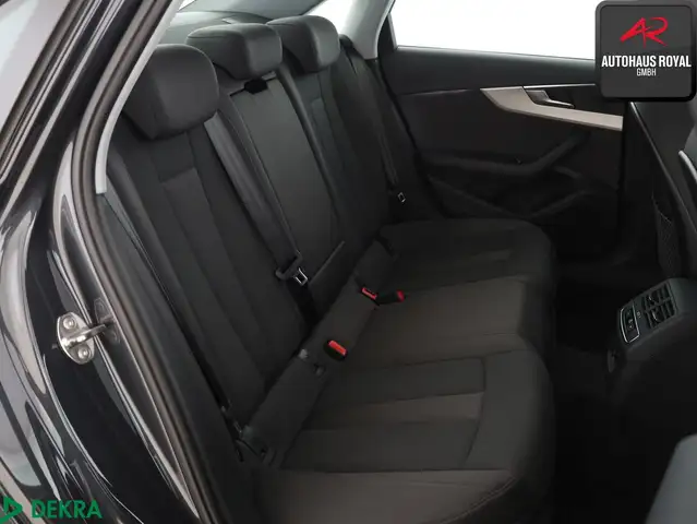 Audi A4 view 12