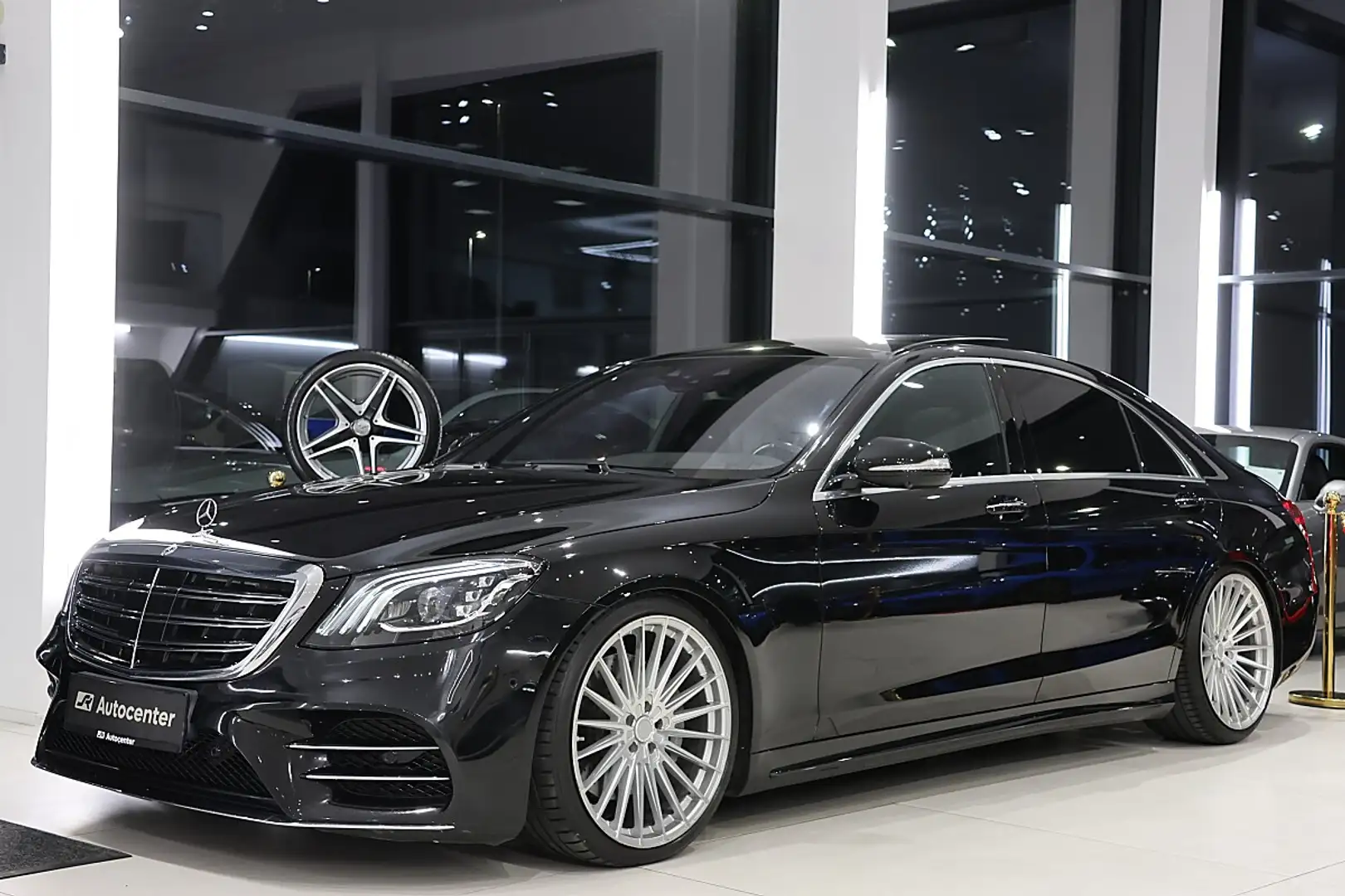 Mercedes-Benz S 400 d AMG Line 4Matic lang Schwarz - 1