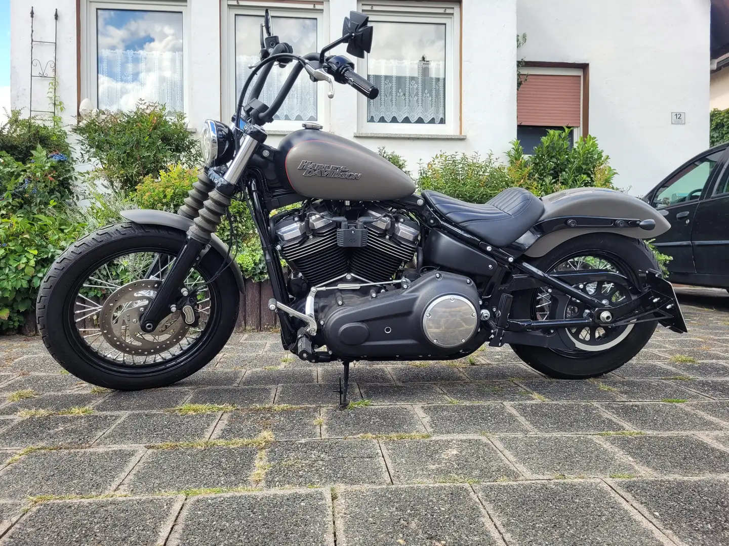 Harley-Davidson Softail Street bob Grey - 1