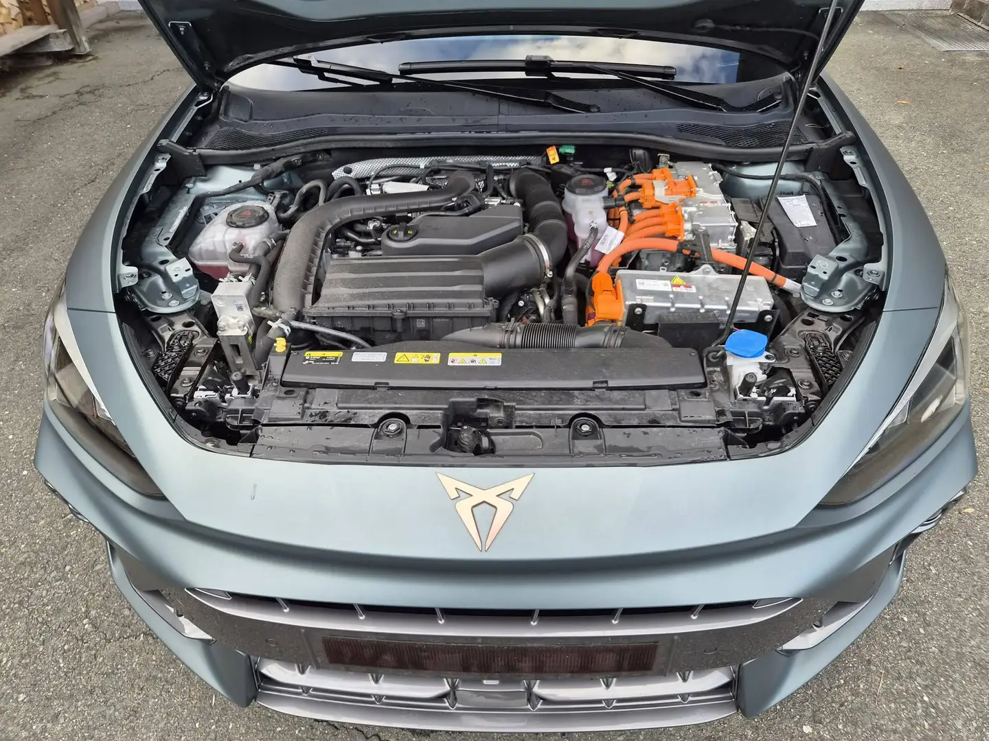CUPRA Leon Leon SP Kombi VZ 1,5 TSI eHybrid 272 DSG Grau - 2