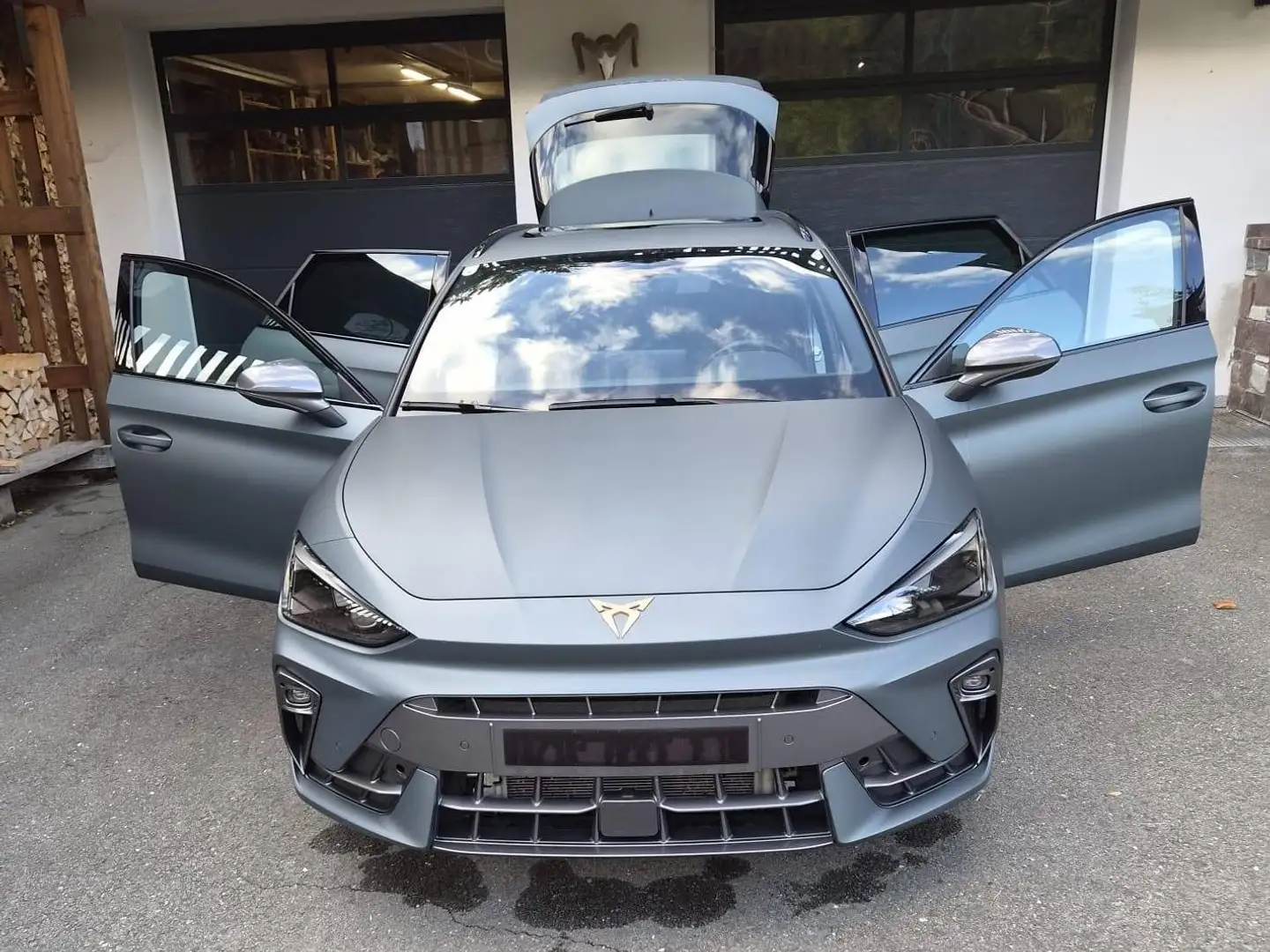 CUPRA Leon Leon SP Kombi VZ 1,5 TSI eHybrid 272 DSG Grau - 1