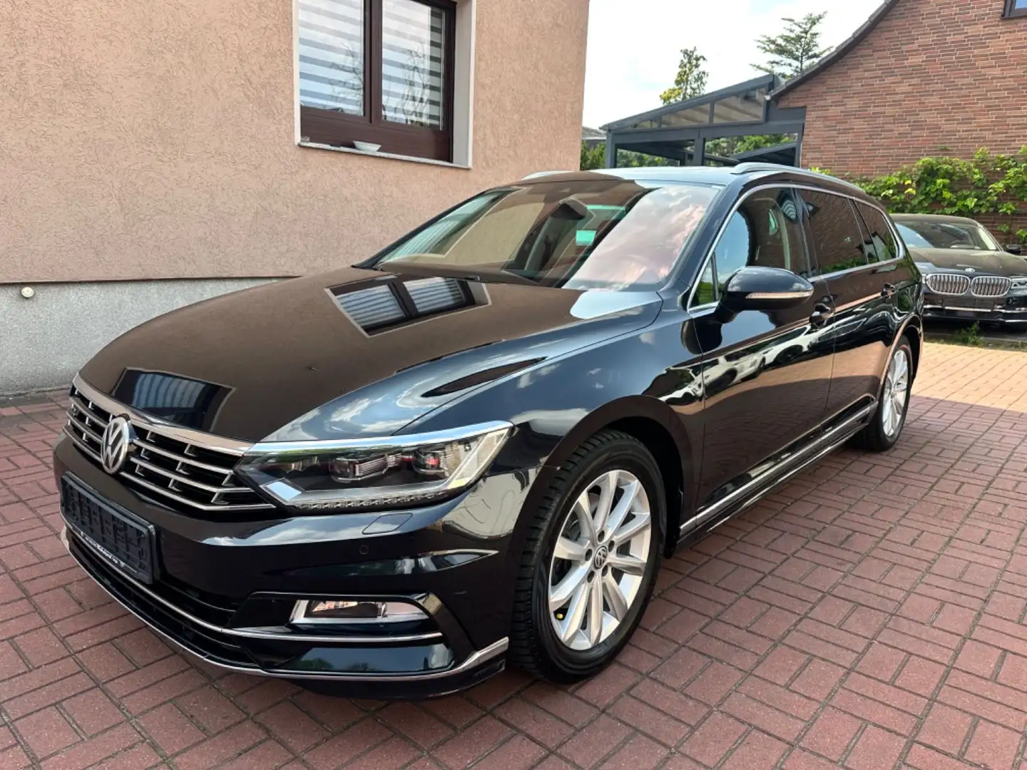Volkswagen Passat Variant 2.0 TDi Highline R-LINE+PANO+VOLL Zwart - 1