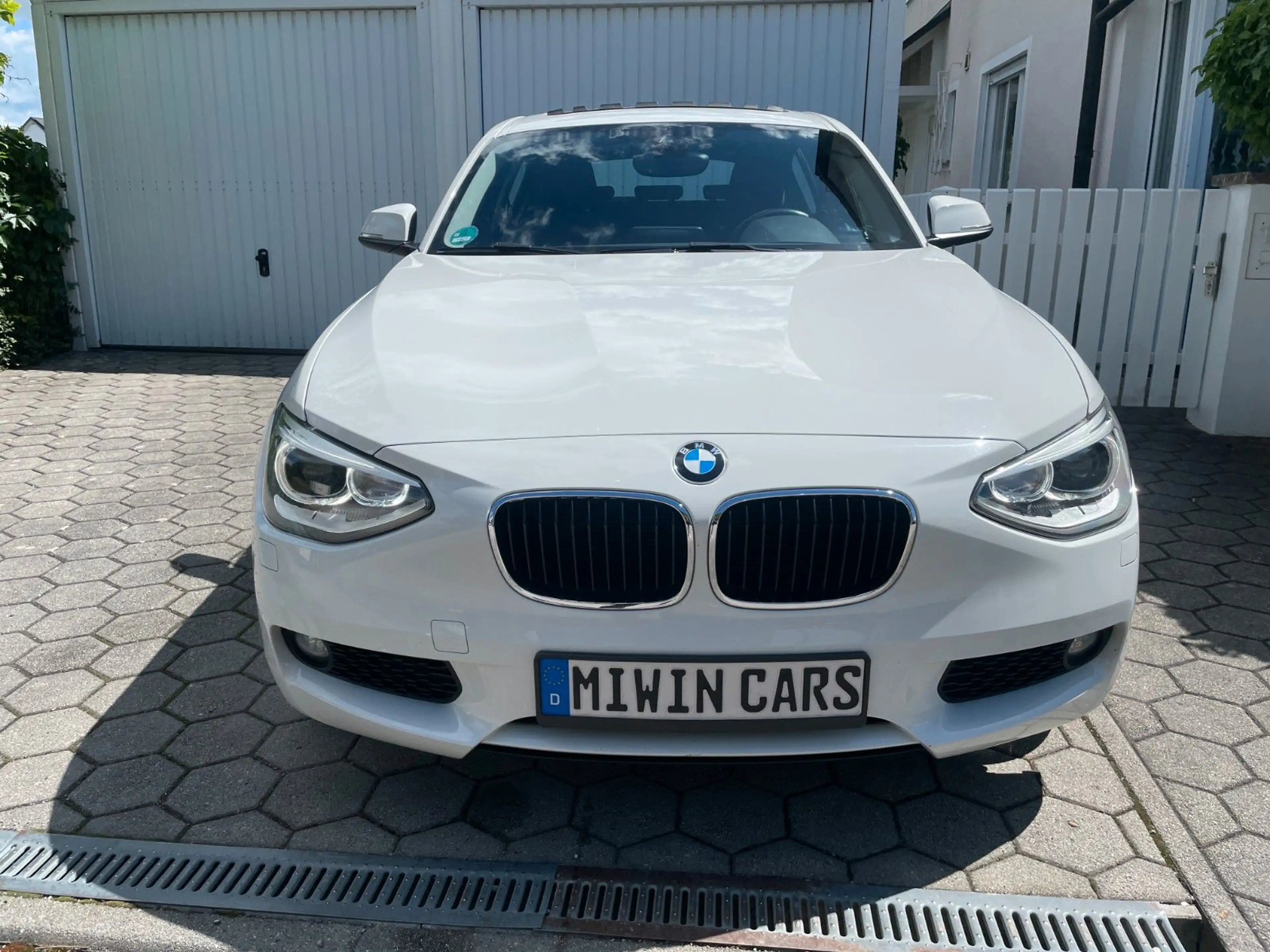 BMW 118 d Xenon Schiebedach — photo 2