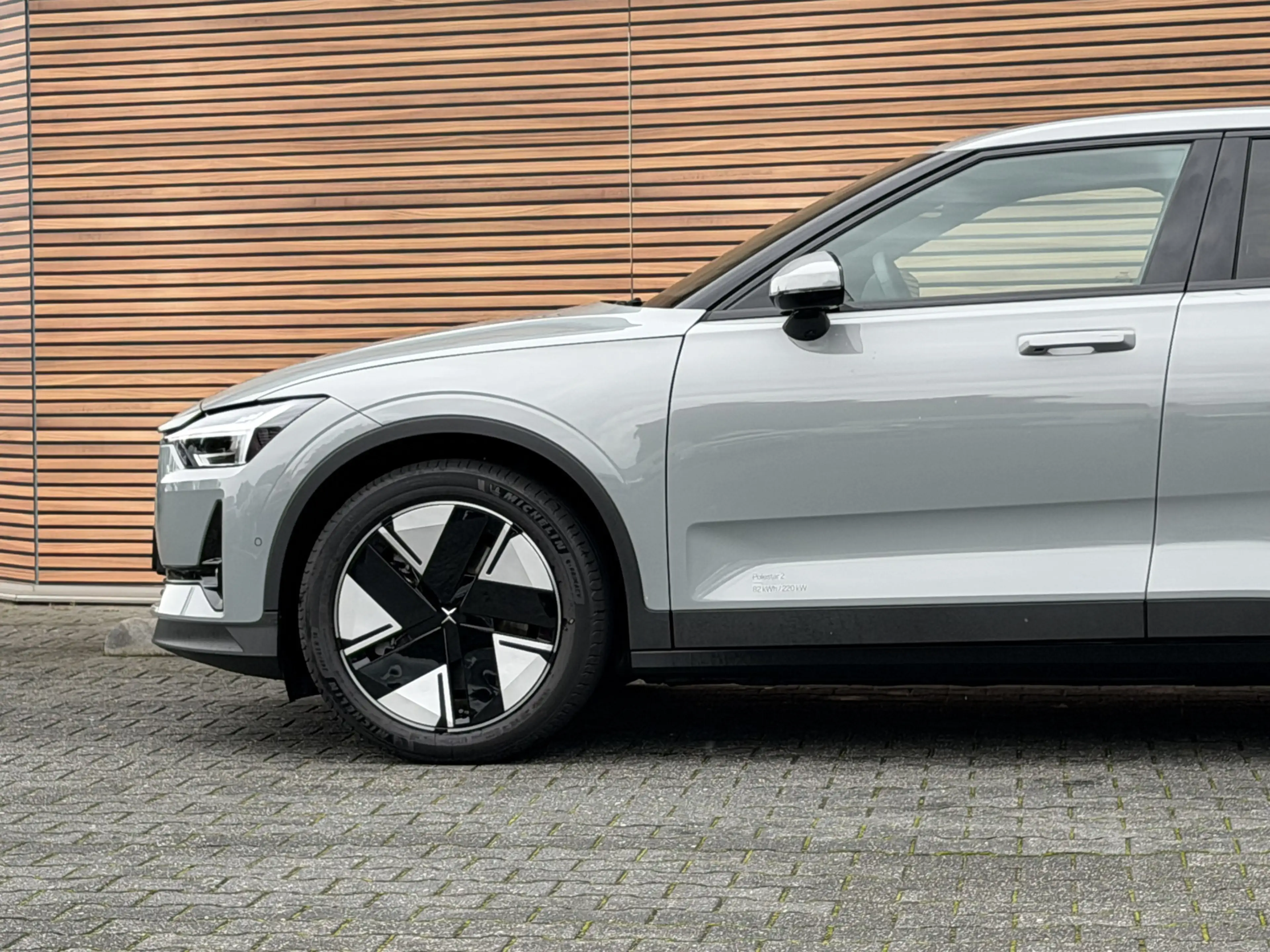 Polestar 2 Long Range Single Motor Prime 82 kWh — photo 11