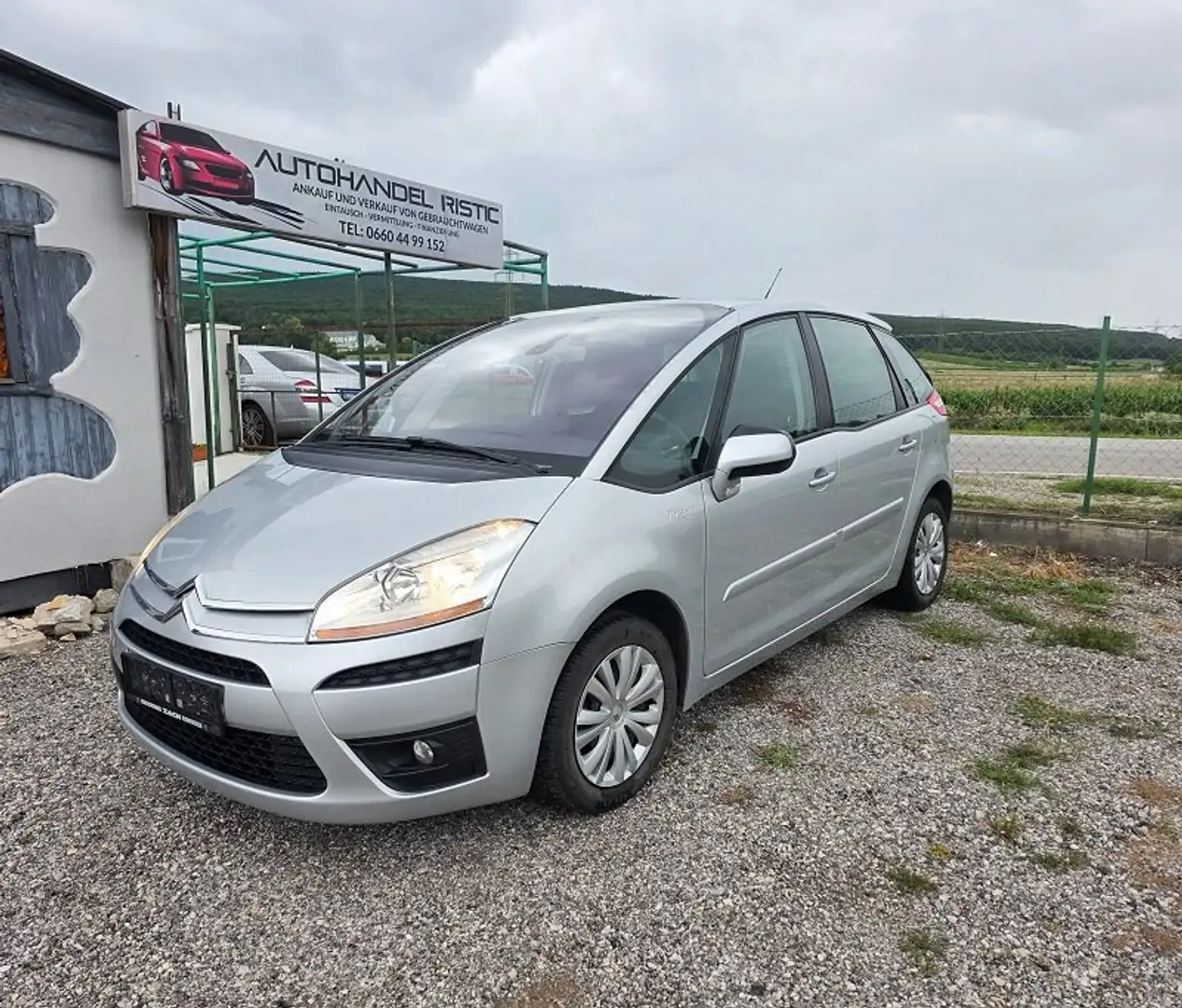 Citroen C4 Picasso 1,6 Diesel Emotion Silber - 1