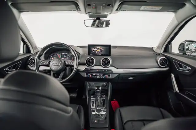 Audi Q2 view 13