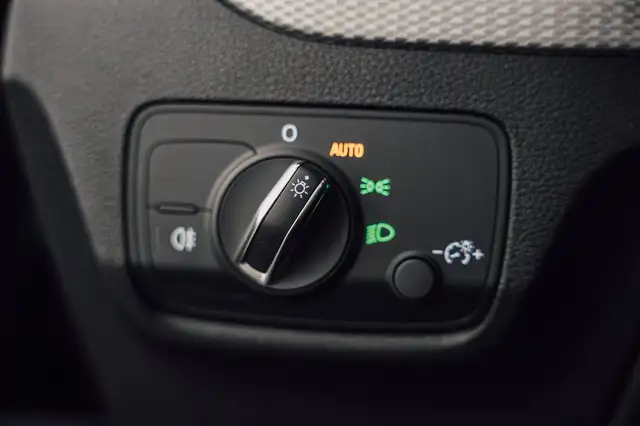 Audi Q2 view 26