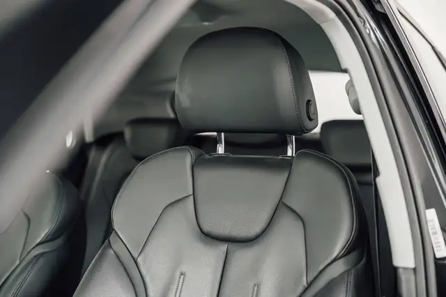 Audi Q2 view 11