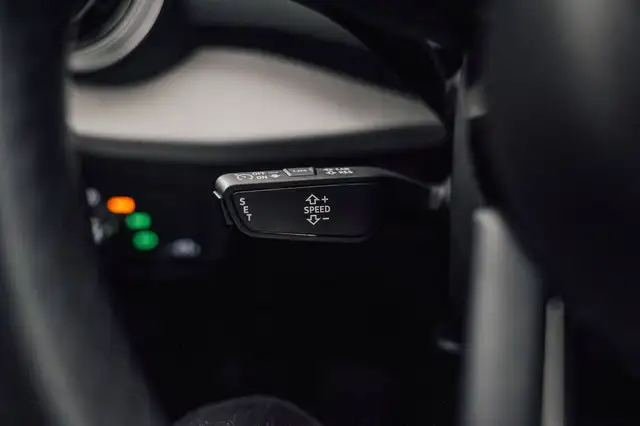 Audi Q2 view 25