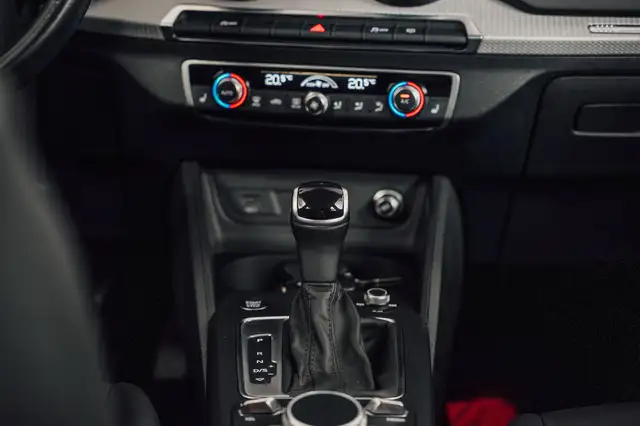 Audi Q2 view 23