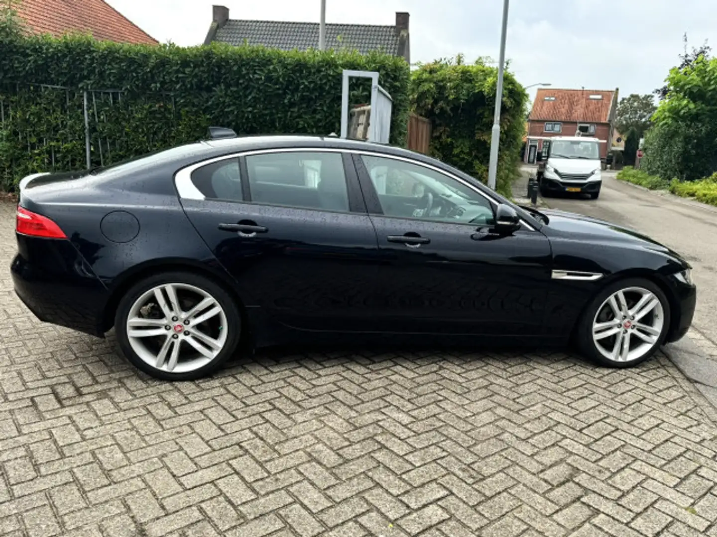 Jaguar XE 2.0 D PURE ONLY EXPORT Black - 1
