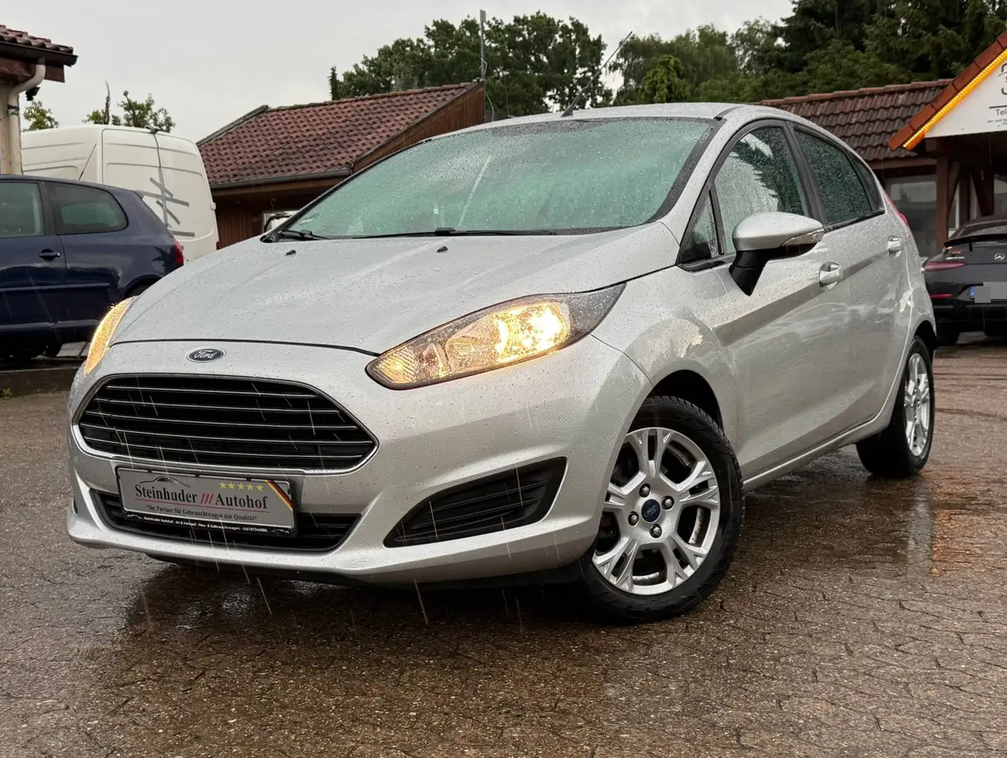 Ford Fiesta Sync Edition Plateado - 1