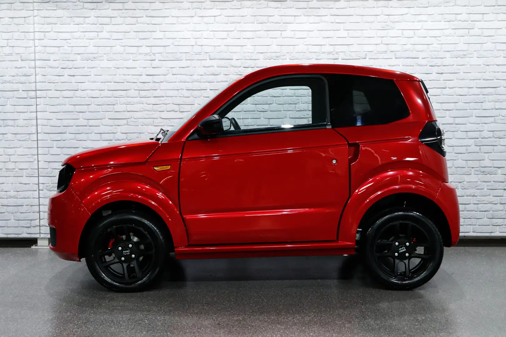 Ligier Myli I.DEAL / Diesel / 14 inch Extreme Mat zwarte wiele Rojo - 2