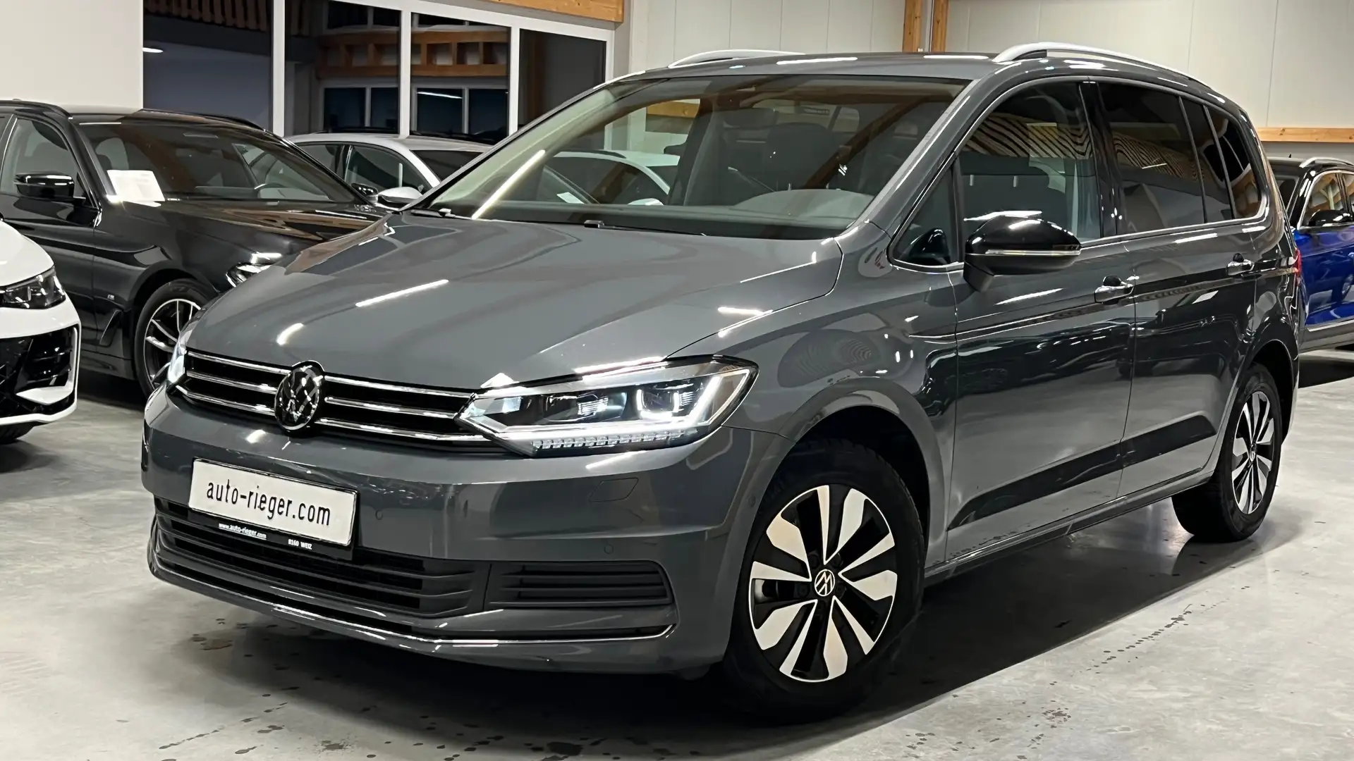 Volkswagen Touran Comfortline 2,0 TDI DSG Goal ACC, IQ-LED, AHK Grau - 2