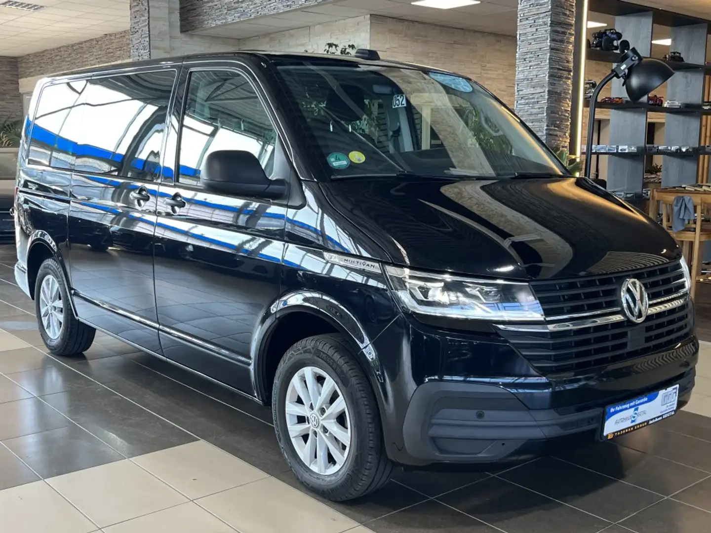 Volkswagen T6 Multivan FWD*Navi*LED*R-Cam*CarPlay*WinterP* Negro - 1