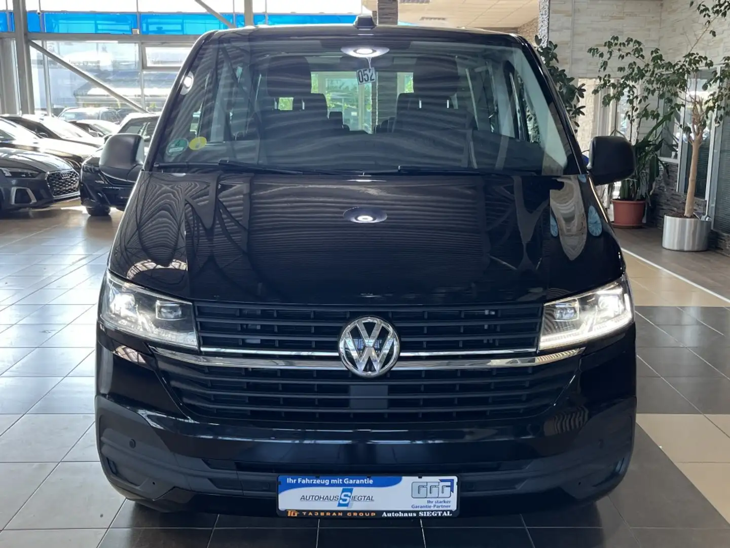 Volkswagen T6 Multivan FWD*Navi*LED*R-Cam*CarPlay*WinterP* Negro - 2