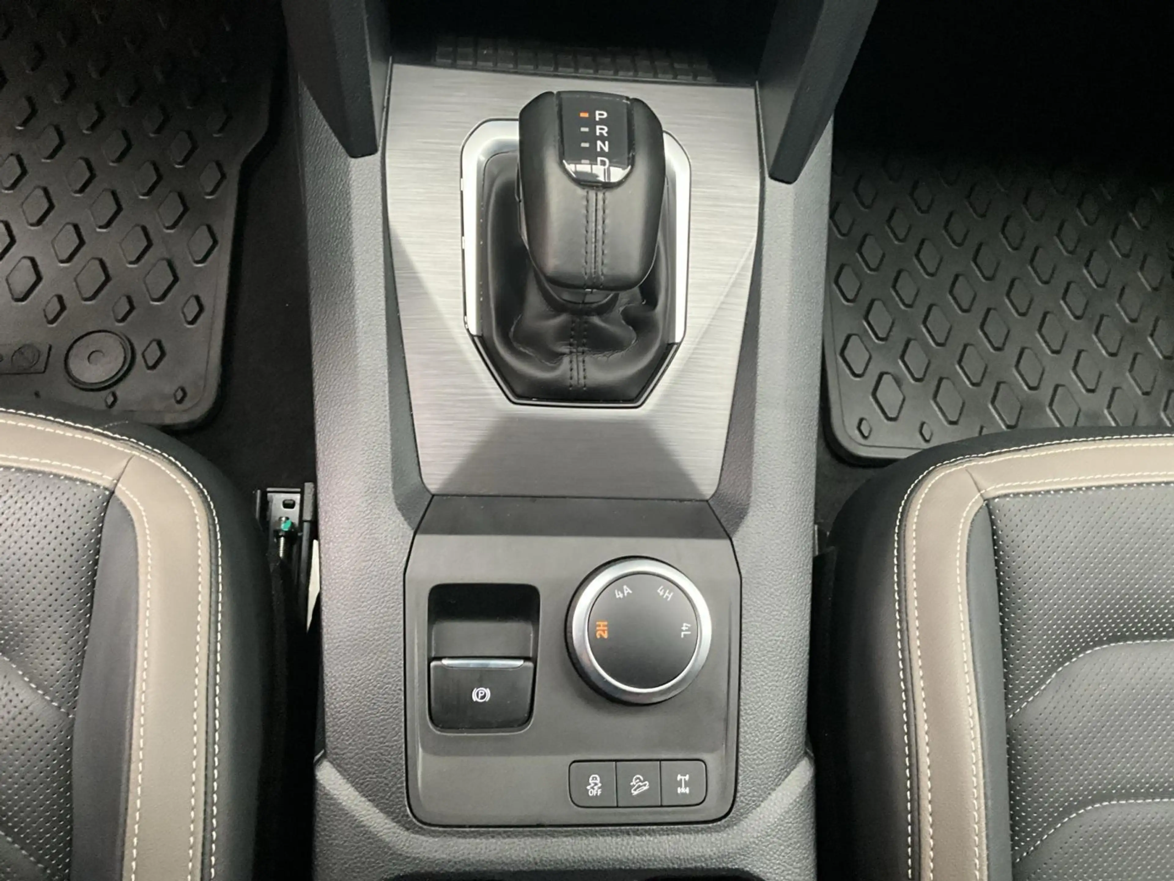 Volkswagen Amarok DC-Aventura+Aut10+4Motion+Ahk+Bloc-diff-AR+StandH. — photo 12