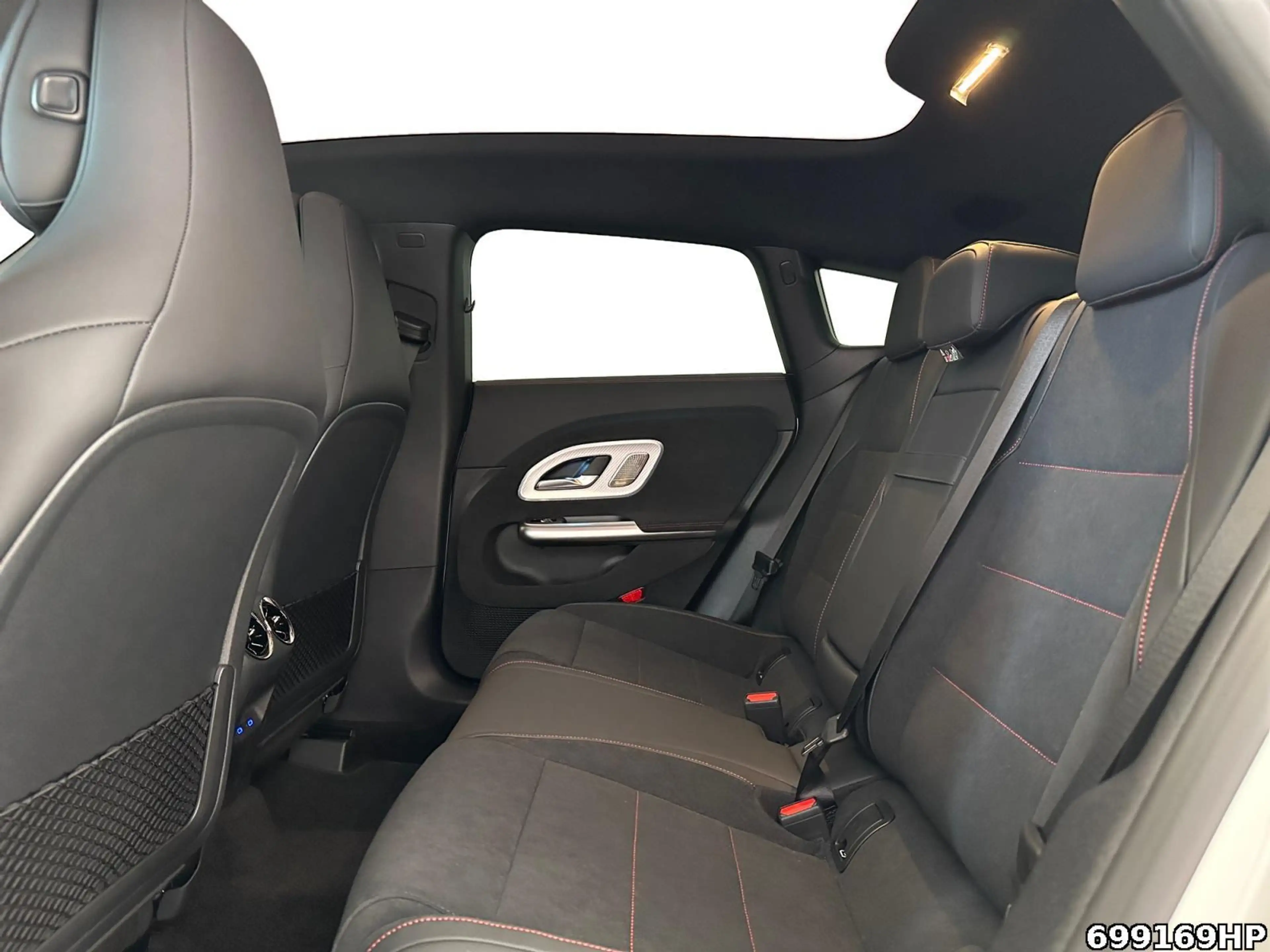Mercedes-Benz CLA 200 +AMG+NIGHT+PREMIUM+360°+MASSAGE+HUD+ — photo 11
