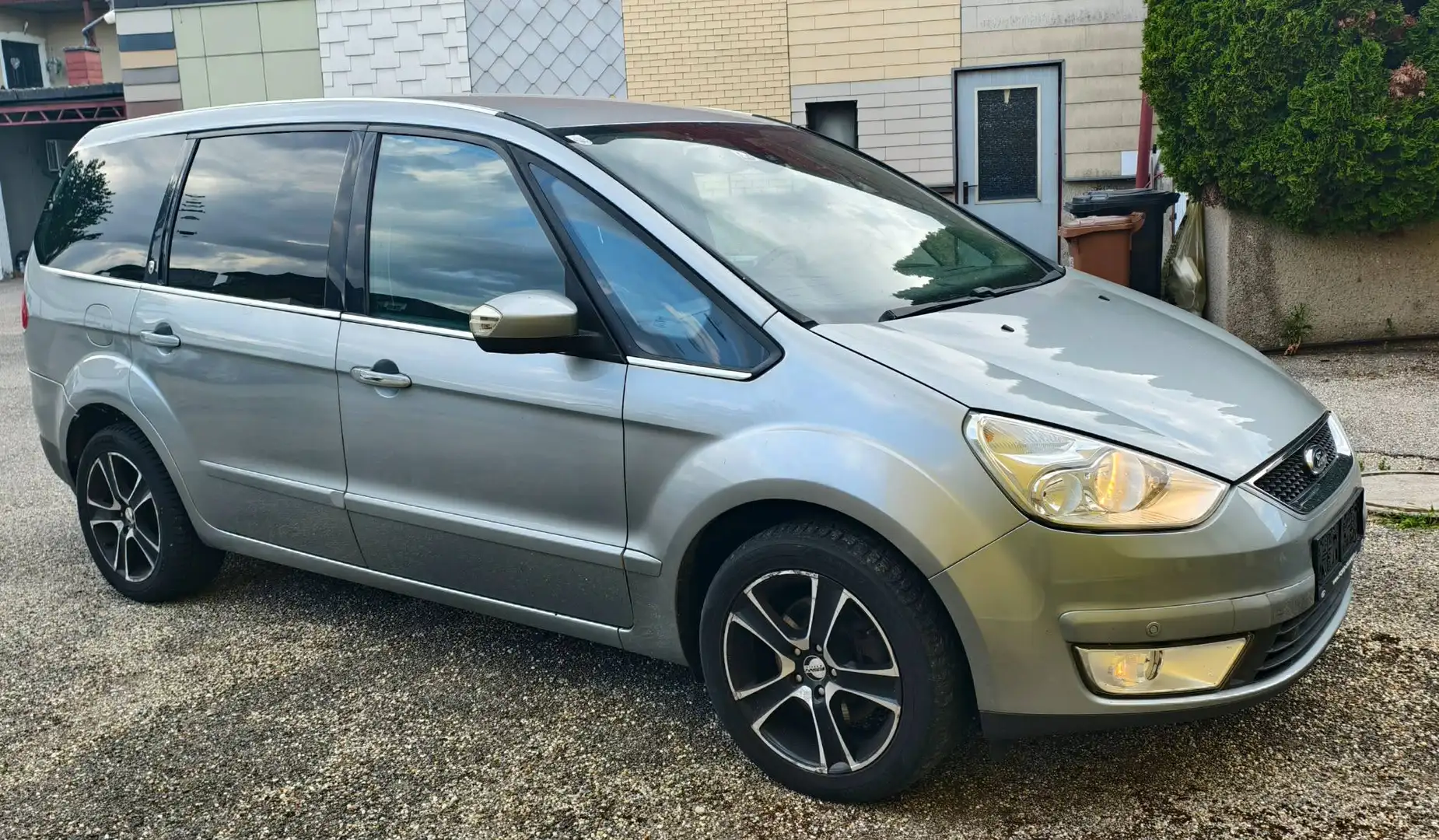 Ford Galaxy Galaxy Ghia 2,0 TDCi DPF Ghia Silber - 1
