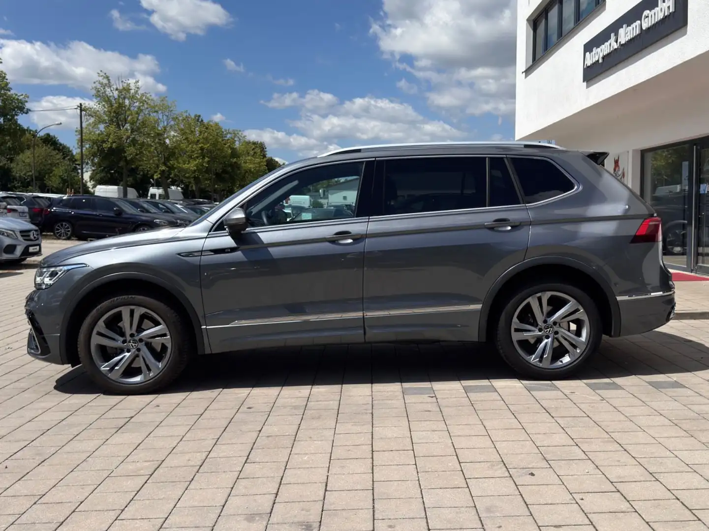 Volkswagen Tiguan Allspace R-Line 4M. ACC Head-up 7 Sitzer Grau - 2