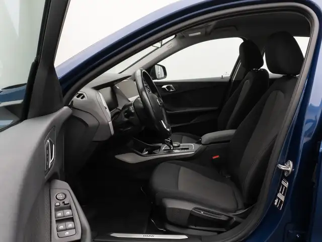 BMW 1 Series view 19