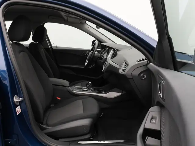 BMW 1 Series view 24