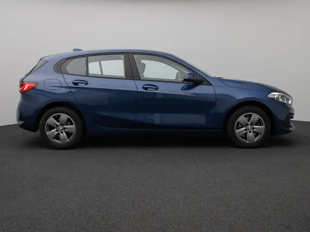 BMW 1 Series view 5