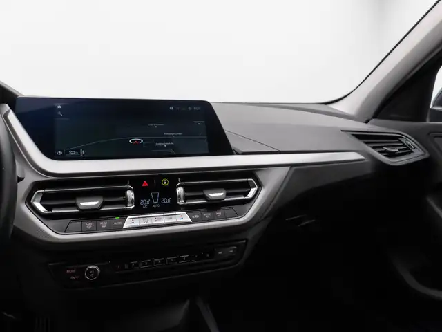 BMW 1 Series view 21