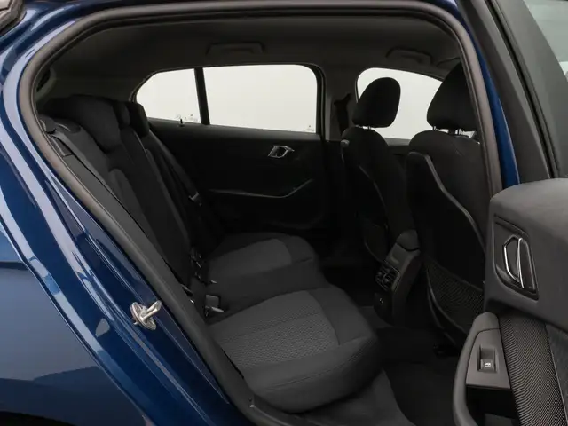 BMW 1 Series view 26