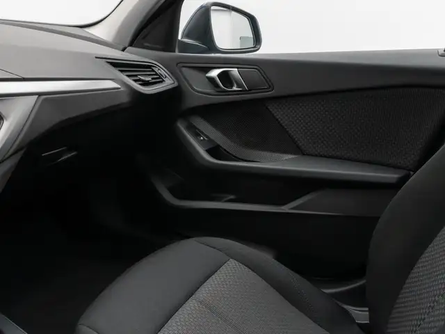 BMW 1 Series view 30