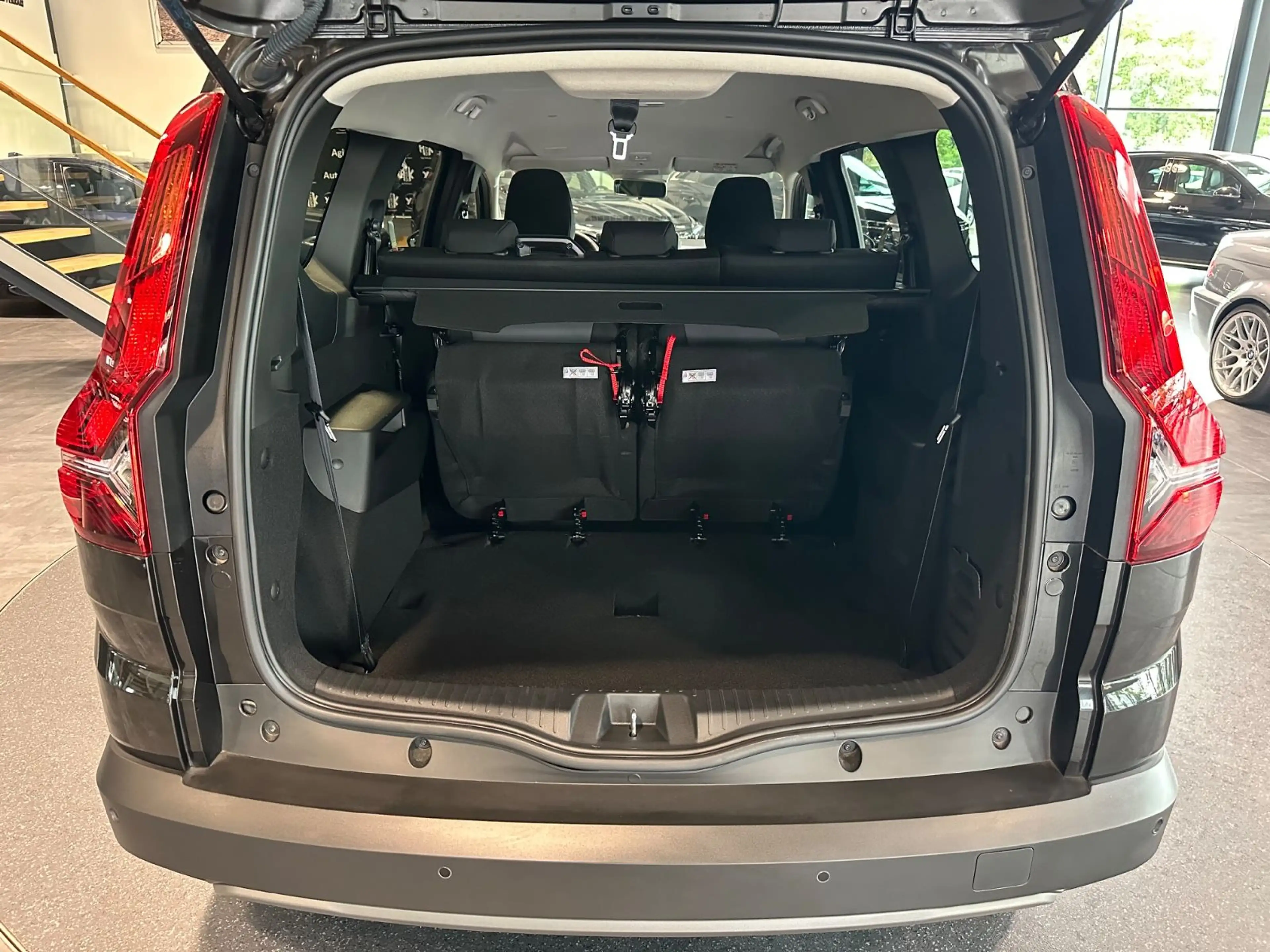 Dacia Jogger TCe 110 Extreme 7-Sitzer 1.HA/NAV/SHZ/PDC — photo 4