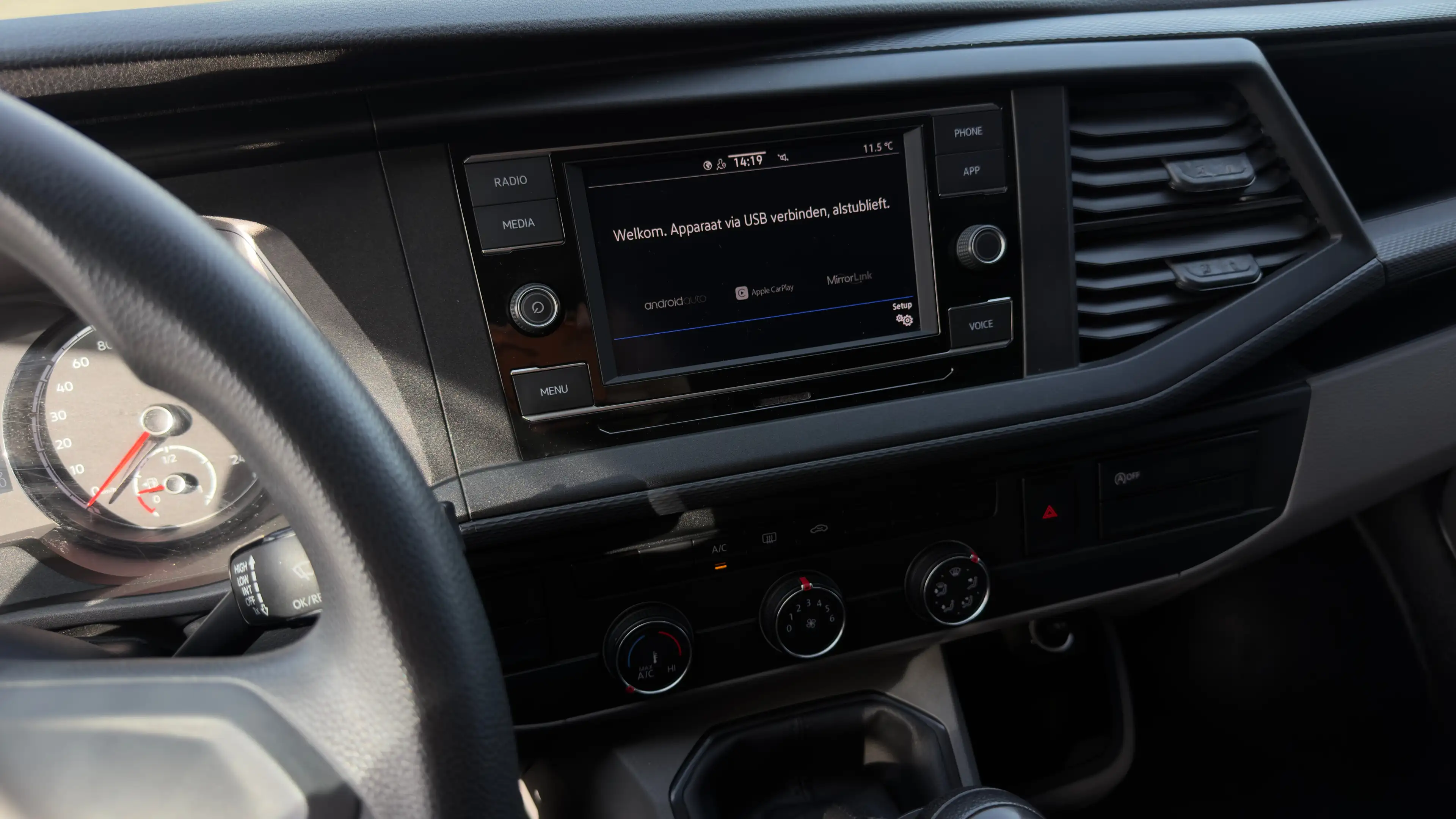 Volkswagen Transporter 2.0 TDI L2H1 30 DC | Carplay | Cruise Control | Me — photo 10