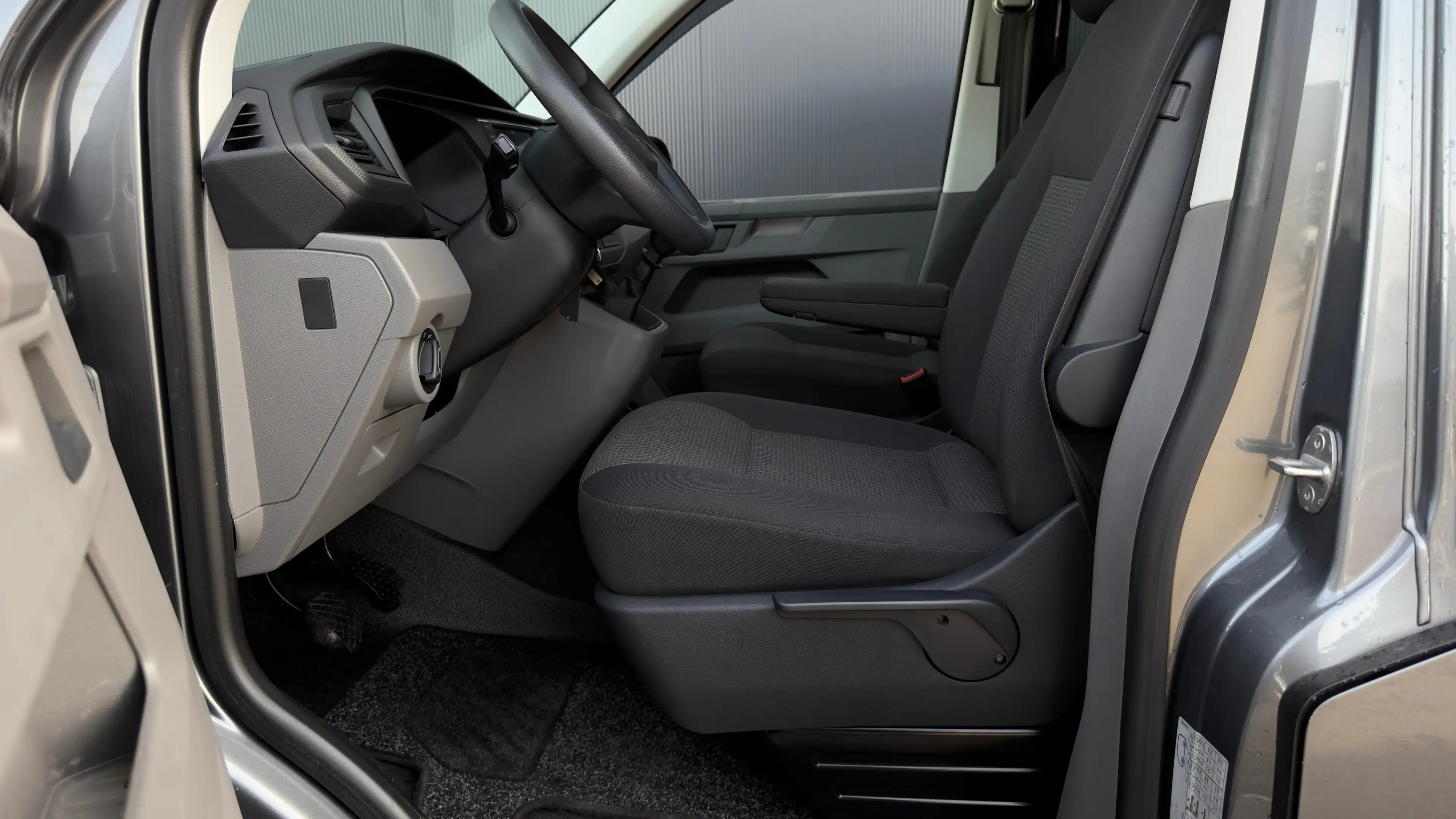 Volkswagen Transporter 2.0 TDI L2H1 30 DC | Carplay | Cruise Control | Me — photo 16