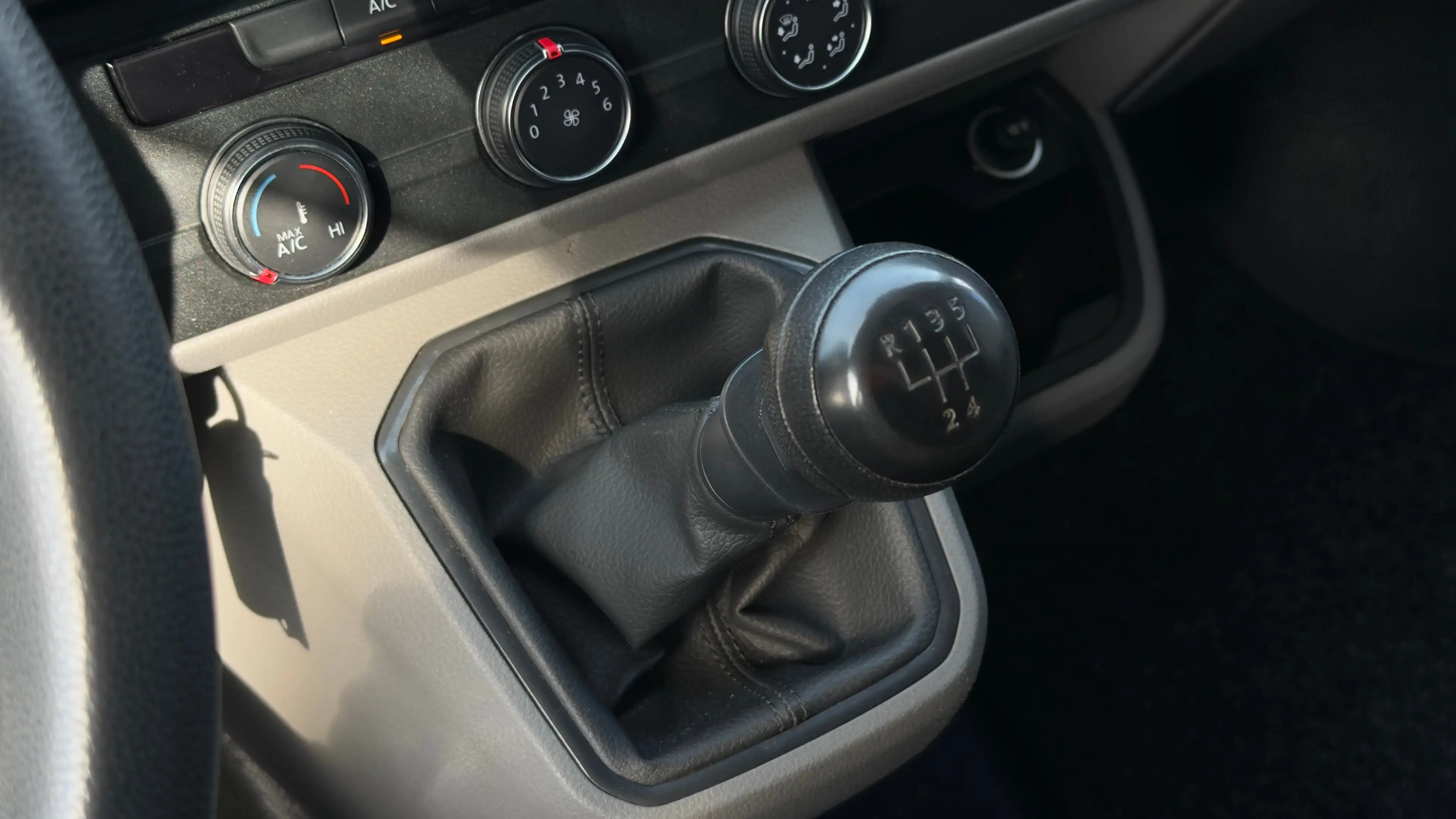 Volkswagen Transporter 2.0 TDI L2H1 30 DC | Carplay | Cruise Control | Me — photo 8
