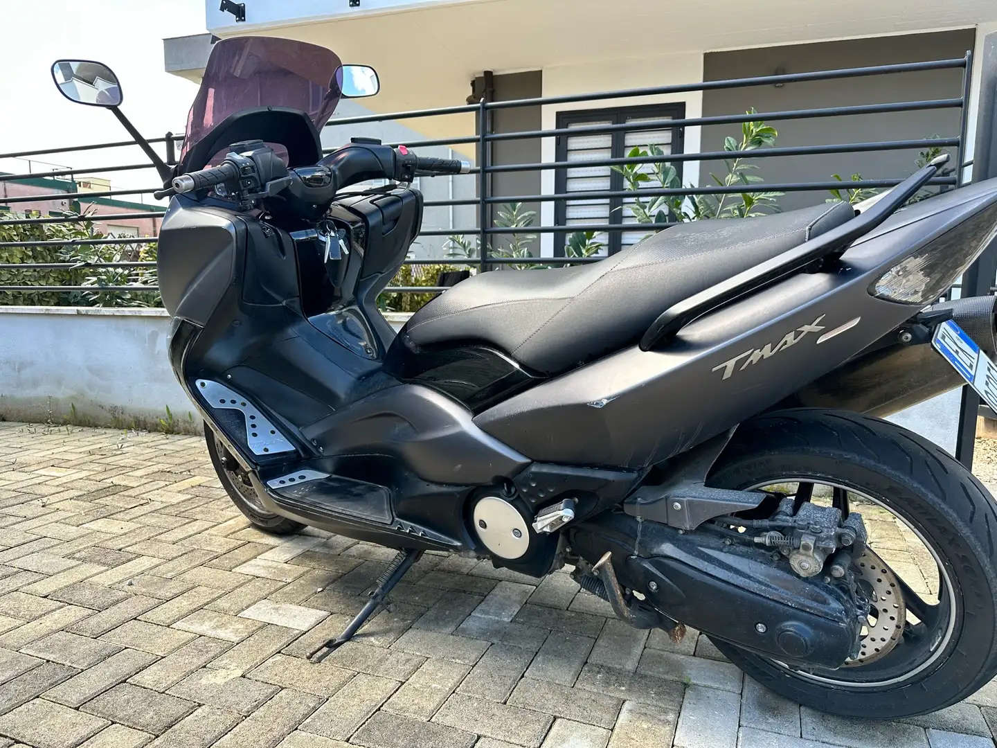 Yamaha TMAX 500 siva - 2