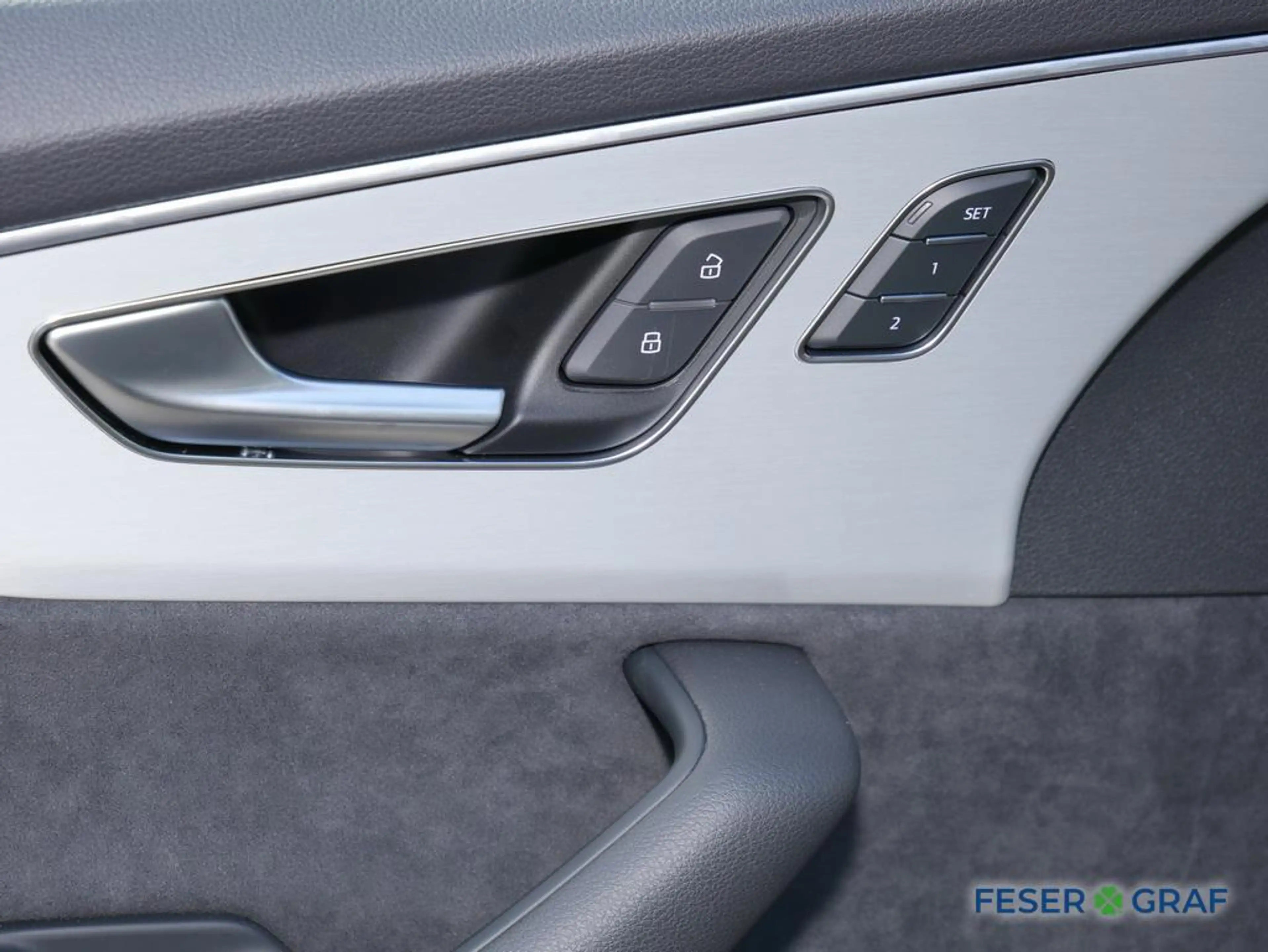 Audi Q7 TFSIe S line business qu AHK Matrix Pano 360° — photo 8