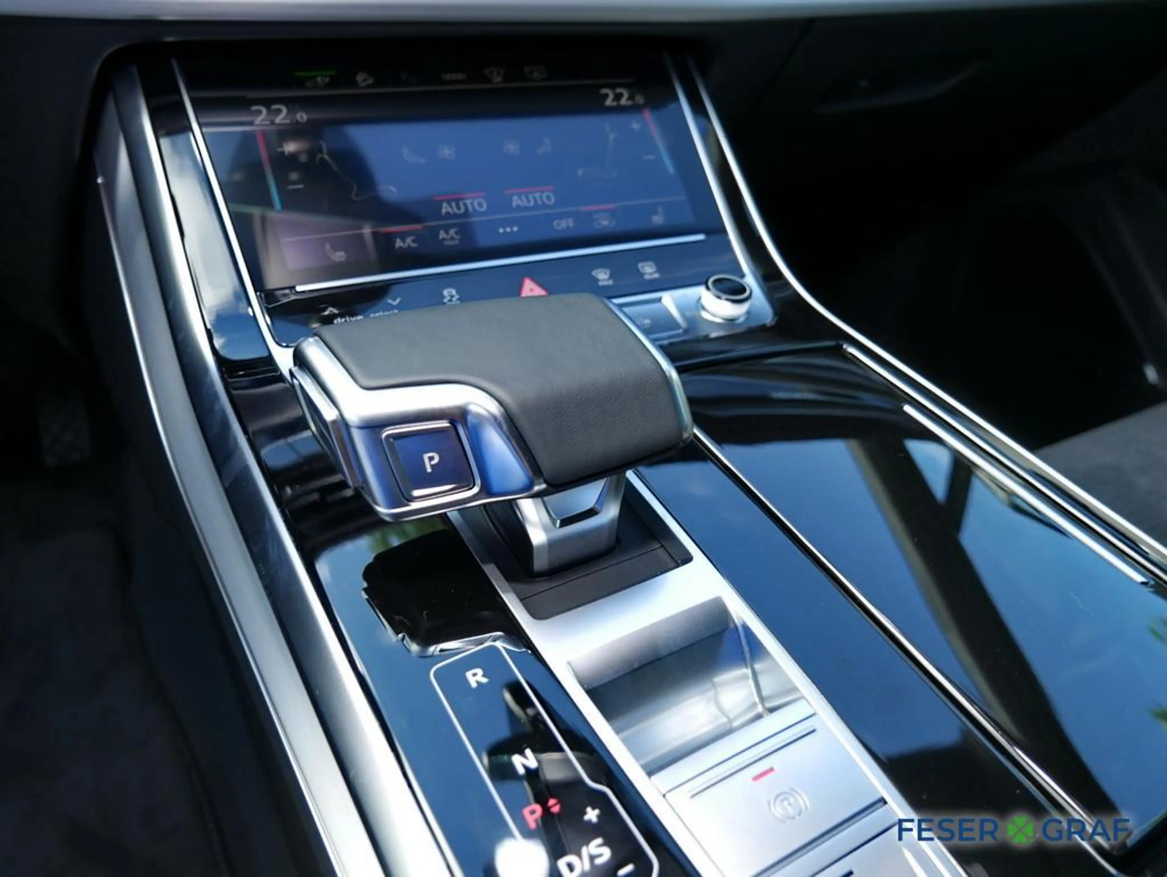 Audi Q7 TFSIe S line business qu AHK Matrix Pano 360° — photo 10