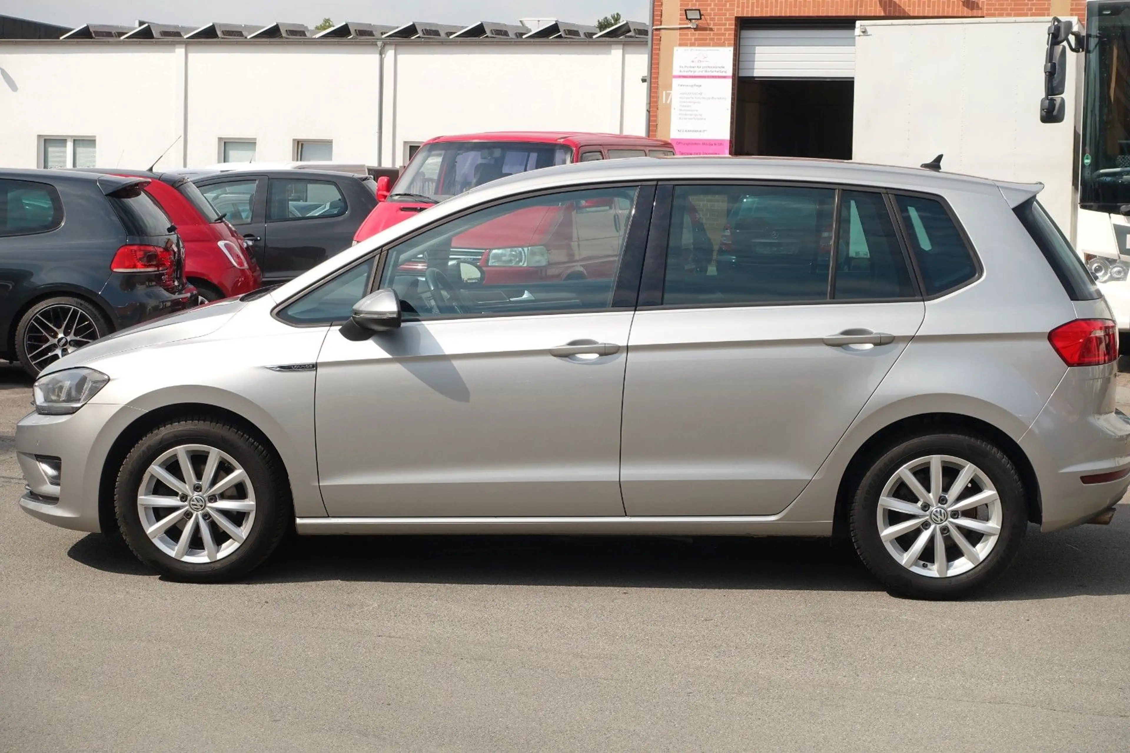 Volkswagen Golf Sportsvan VII*LOUNGE*BMT*ACC*SHZ*PDC*STHZ*E — photo 6
