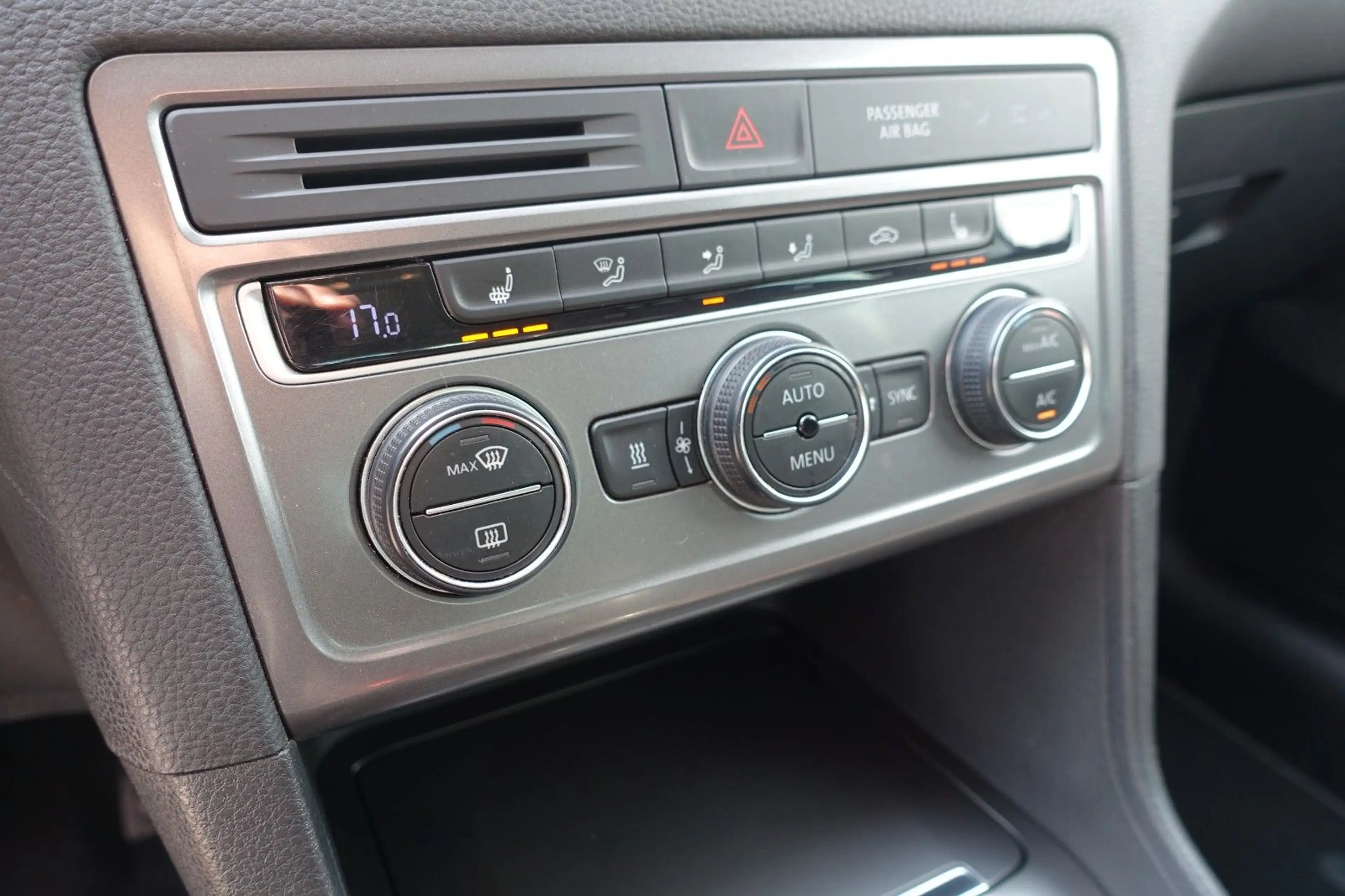 Volkswagen Golf Sportsvan VII*LOUNGE*BMT*ACC*SHZ*PDC*STHZ*E — photo 13