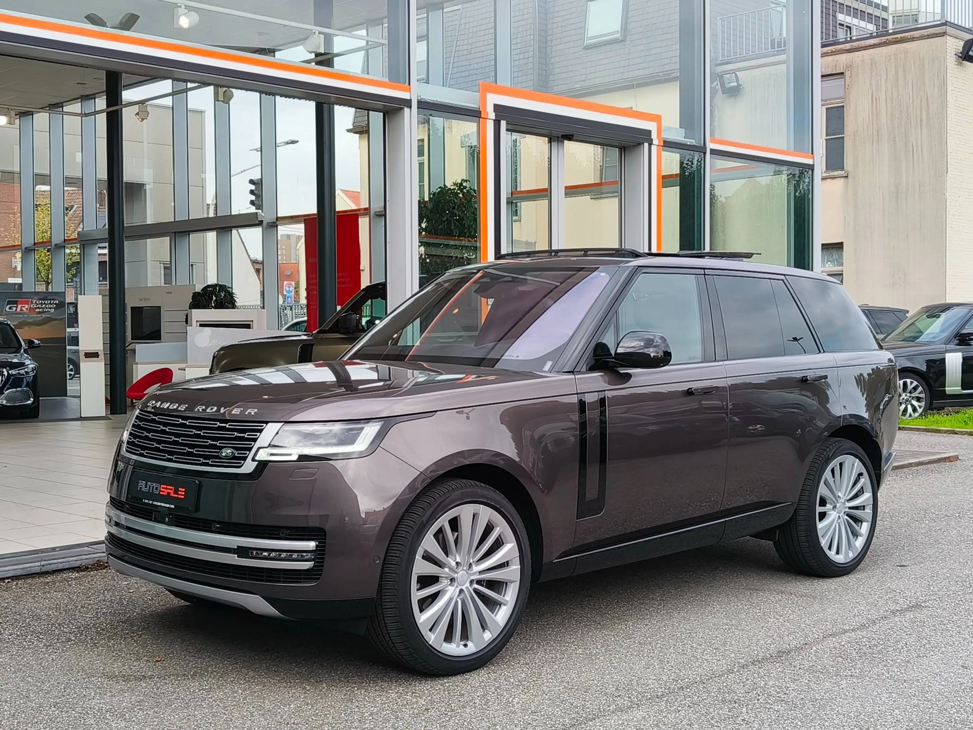 Land Rover Range Rover D350 First Edition Pano/AHK/Signature/TV screens/23 — photo 2