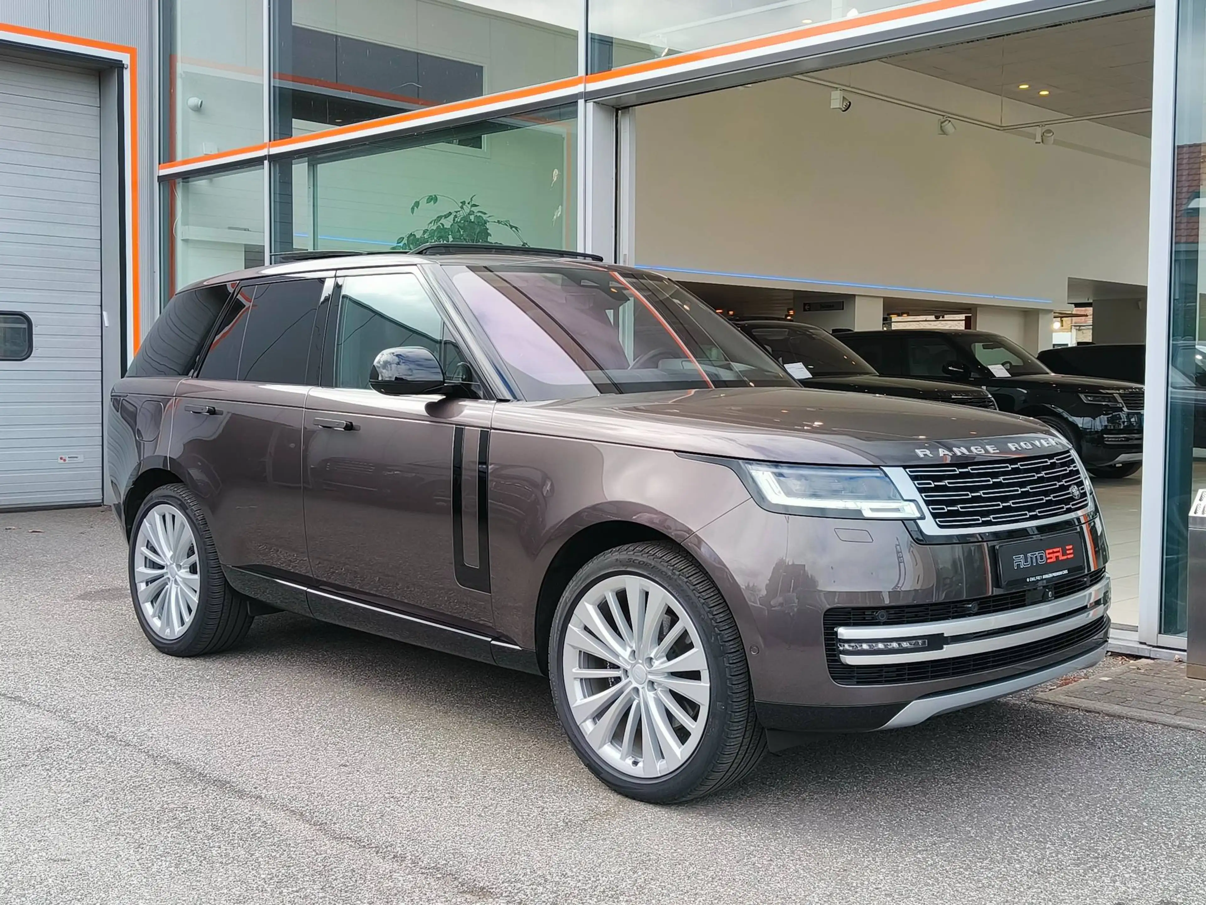 Land Rover Range Rover D350 First Edition Pano/AHK/Signature/TV screens/23 — photo 3