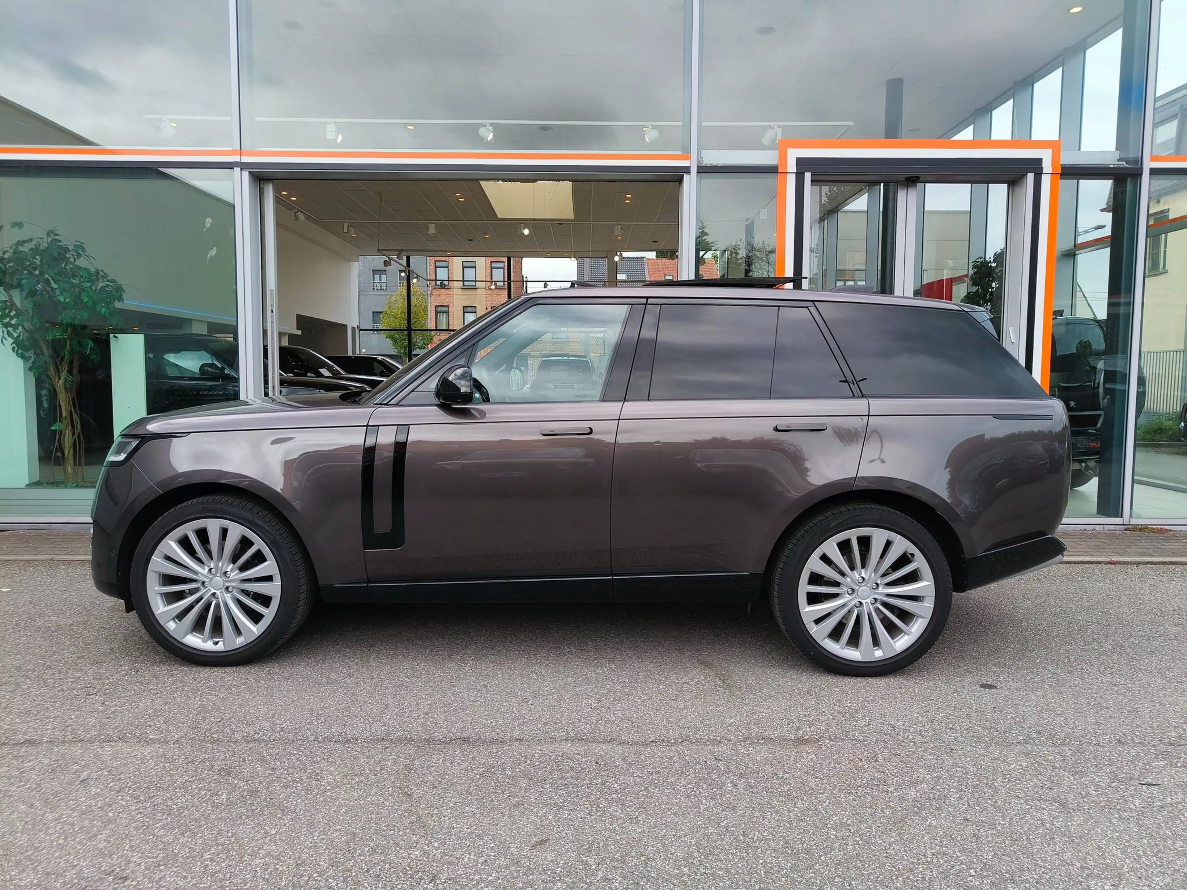 Land Rover Range Rover D350 First Edition Pano/AHK/Signature/TV screens/23 — photo 7
