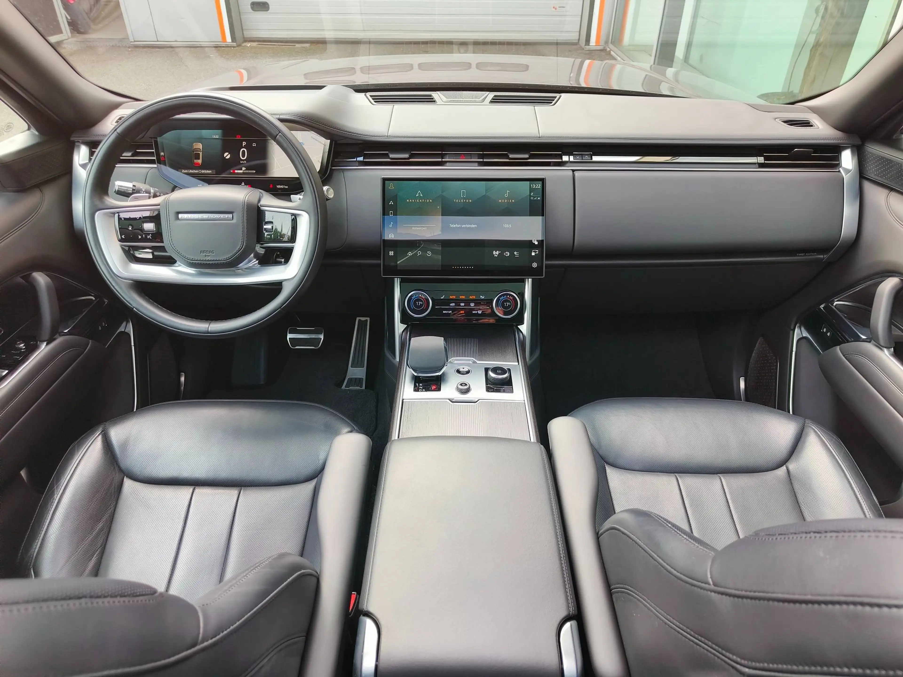 Land Rover Range Rover D350 First Edition Pano/AHK/Signature/TV screens/23 — photo 9