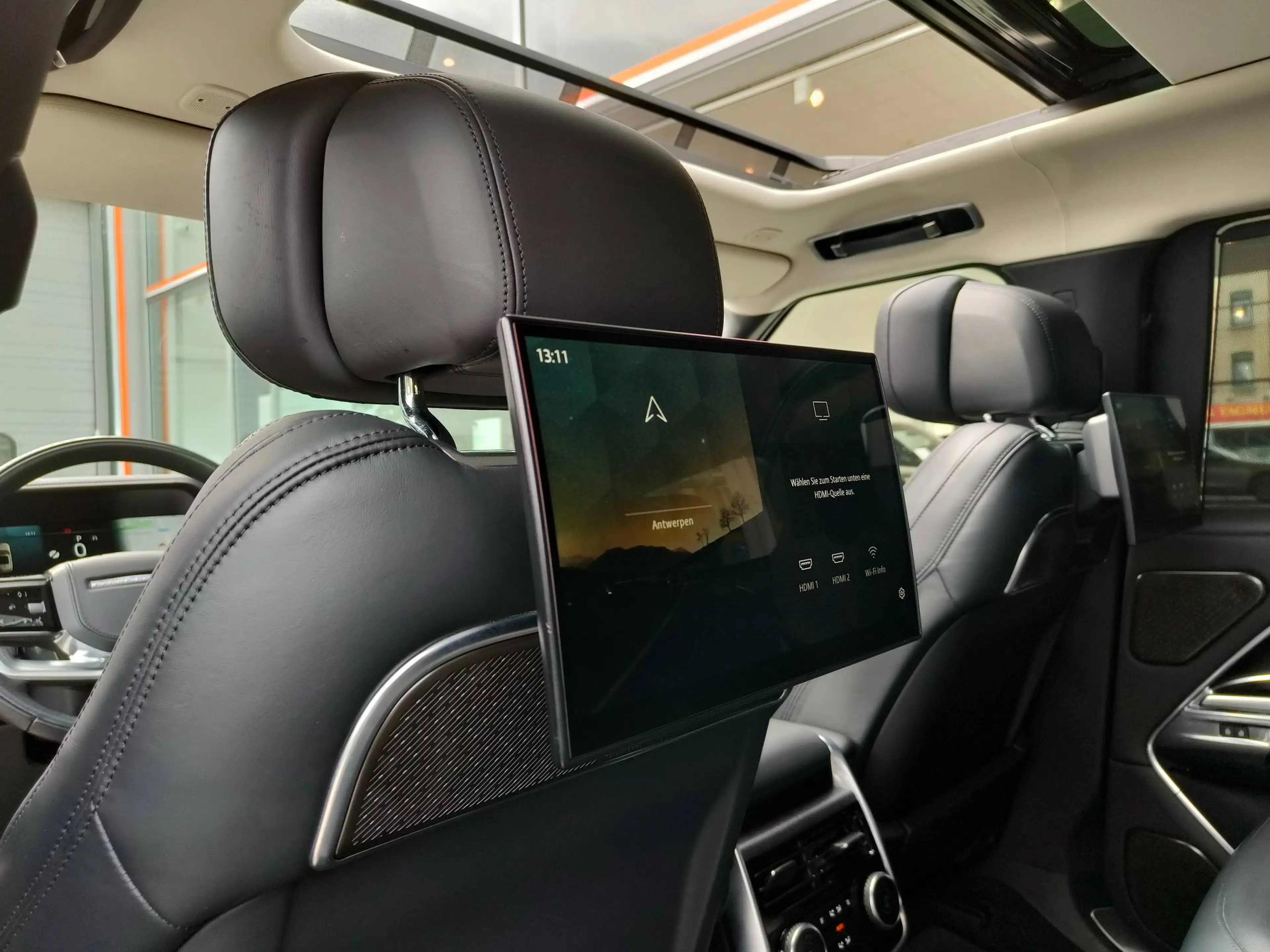 Land Rover Range Rover D350 First Edition Pano/AHK/Signature/TV screens/23 — photo 12