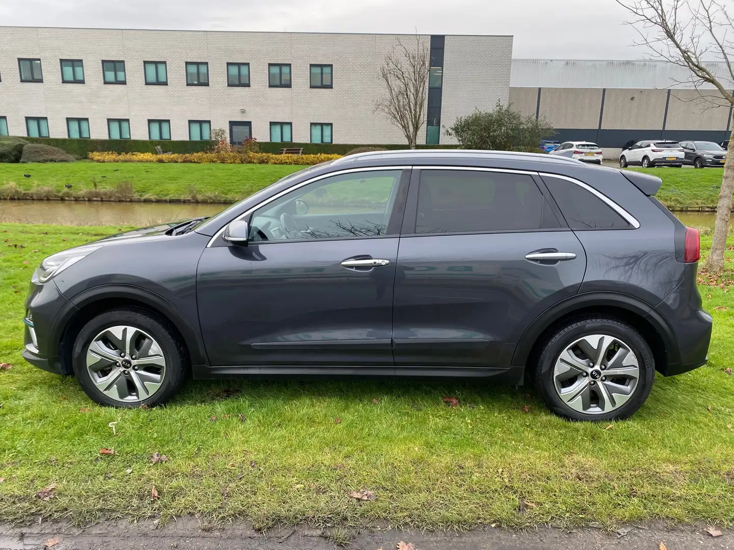 Kia e-Niro 2019 * ExecutiveLine 64 kWh * 188.000 KM * MARGE Grau - 2