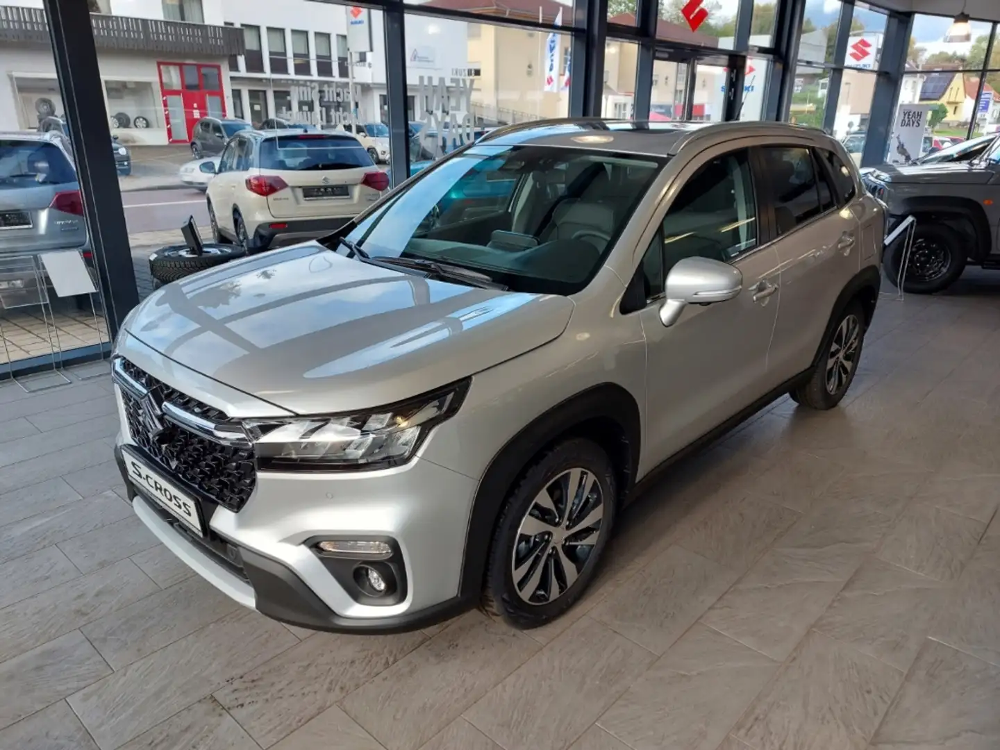 Suzuki SX4 S-Cross 1,5 Dualjet Hybrid AllGrip AGS Comfort+  AT Kamera Silber - 2