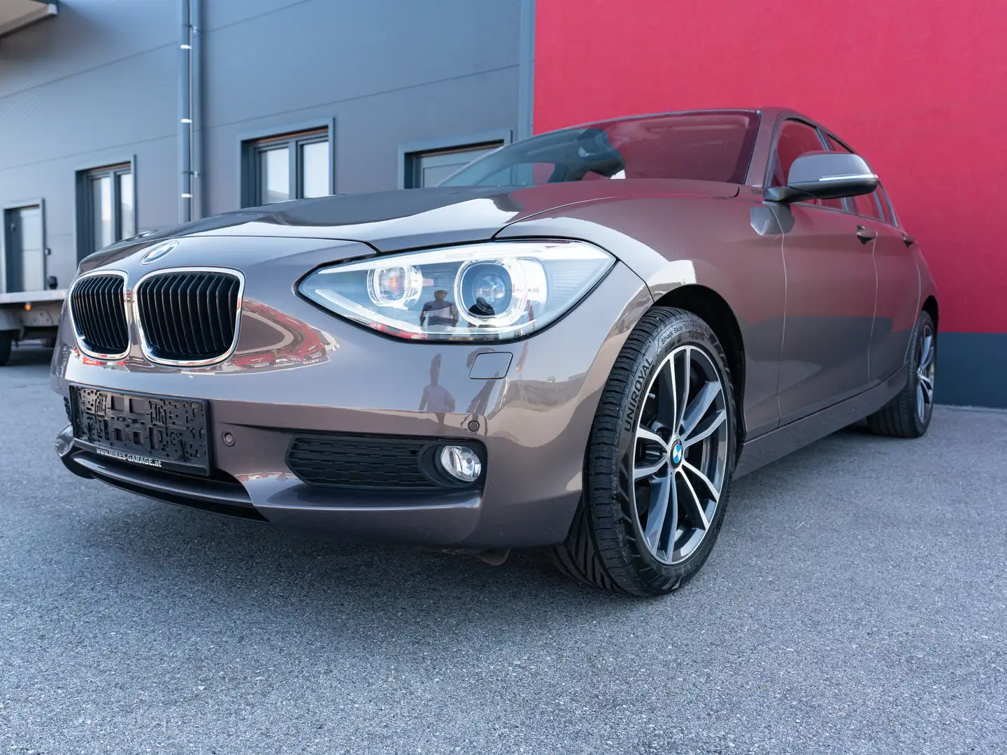 BMW 125 125i *AUTOMATIK* *2.BESITZ* *NUR 52.420KM* Grau - 2