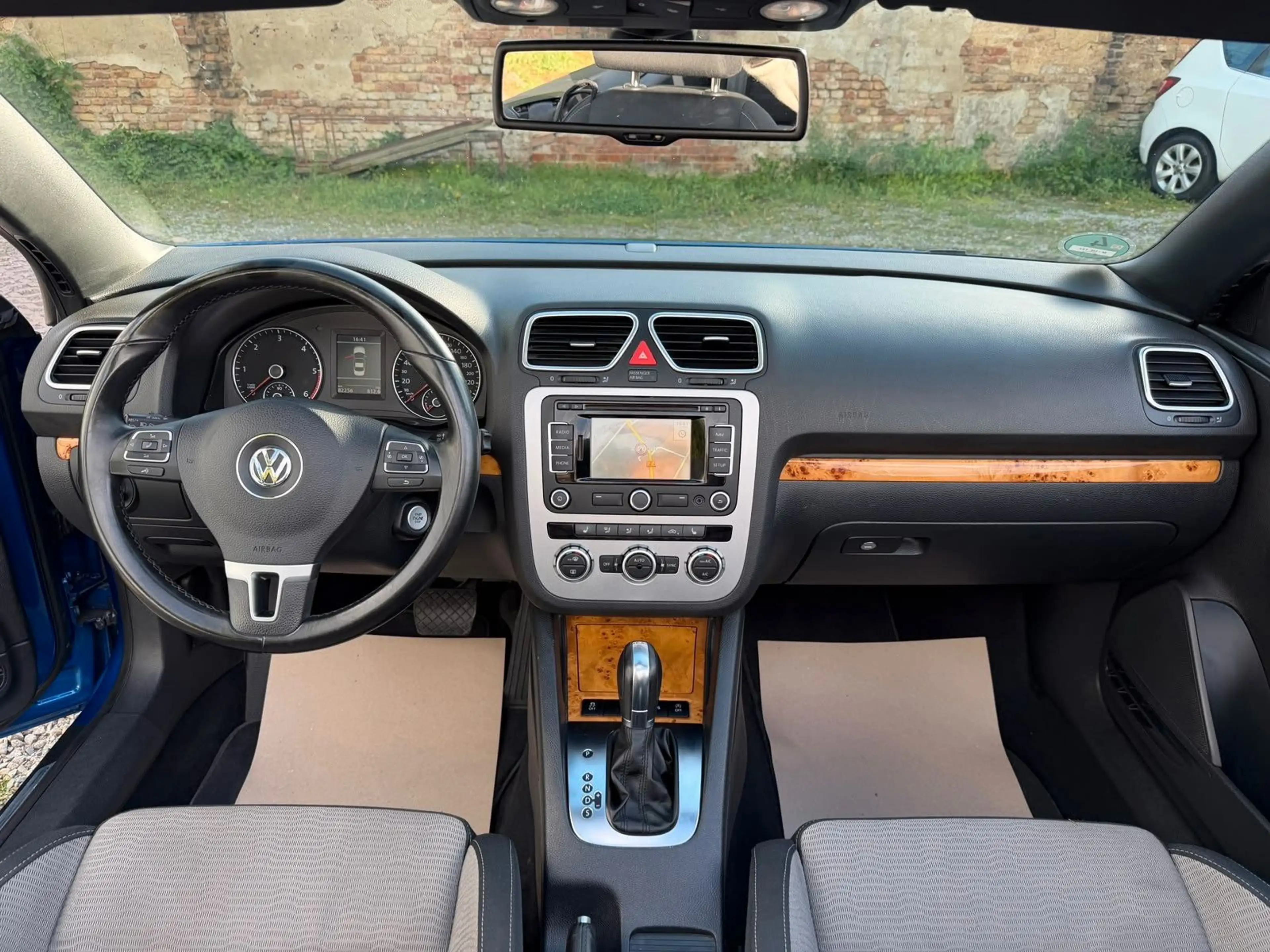 Volkswagen Eos 2.0 TDI DSG BMT Tech*1.Hand*Temp*Klima*AHK — photo 5