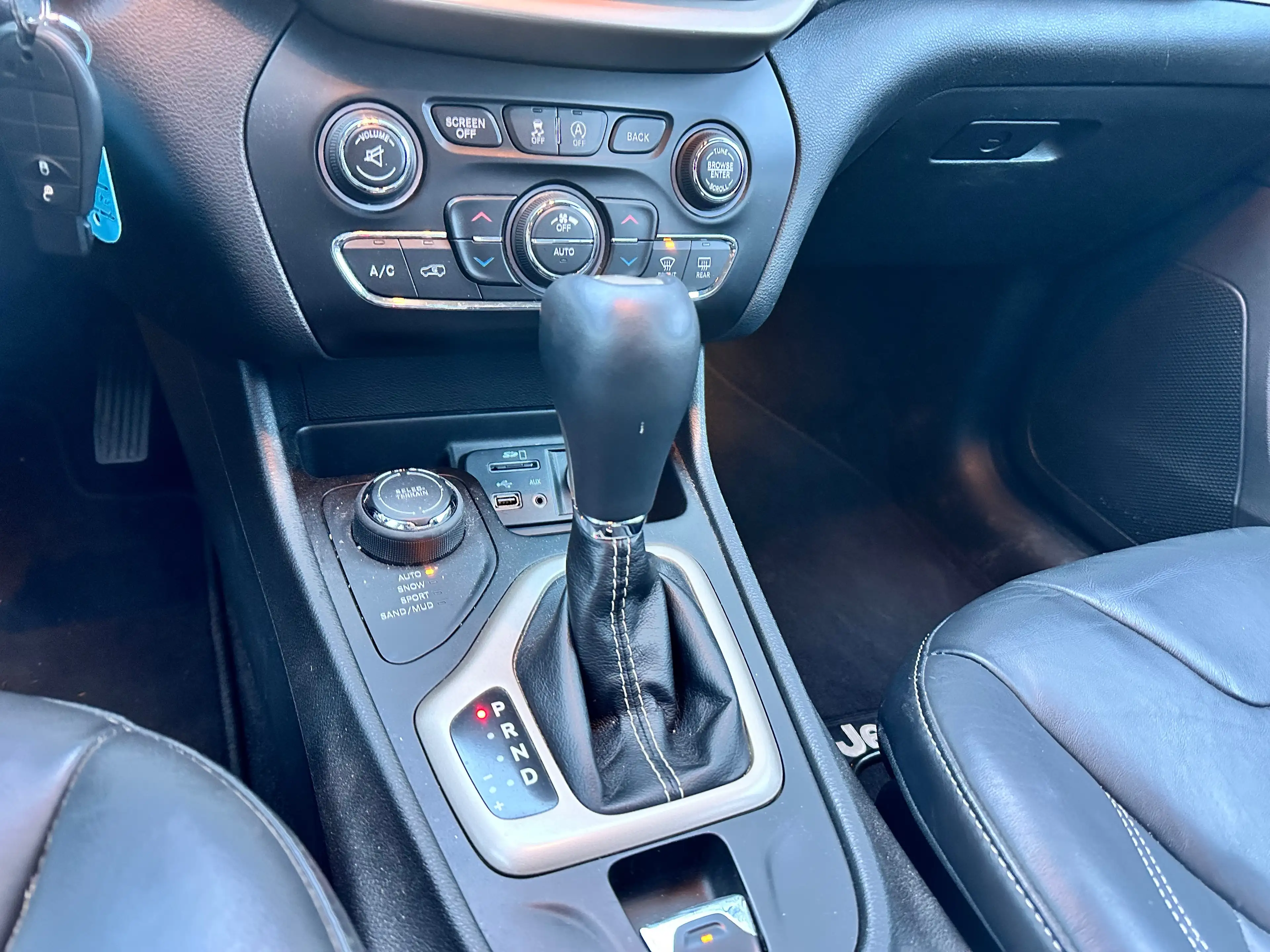 Jeep Cherokee Cherokee 2.0 MJD 4WD Longitude Plus Drive I — photo 7