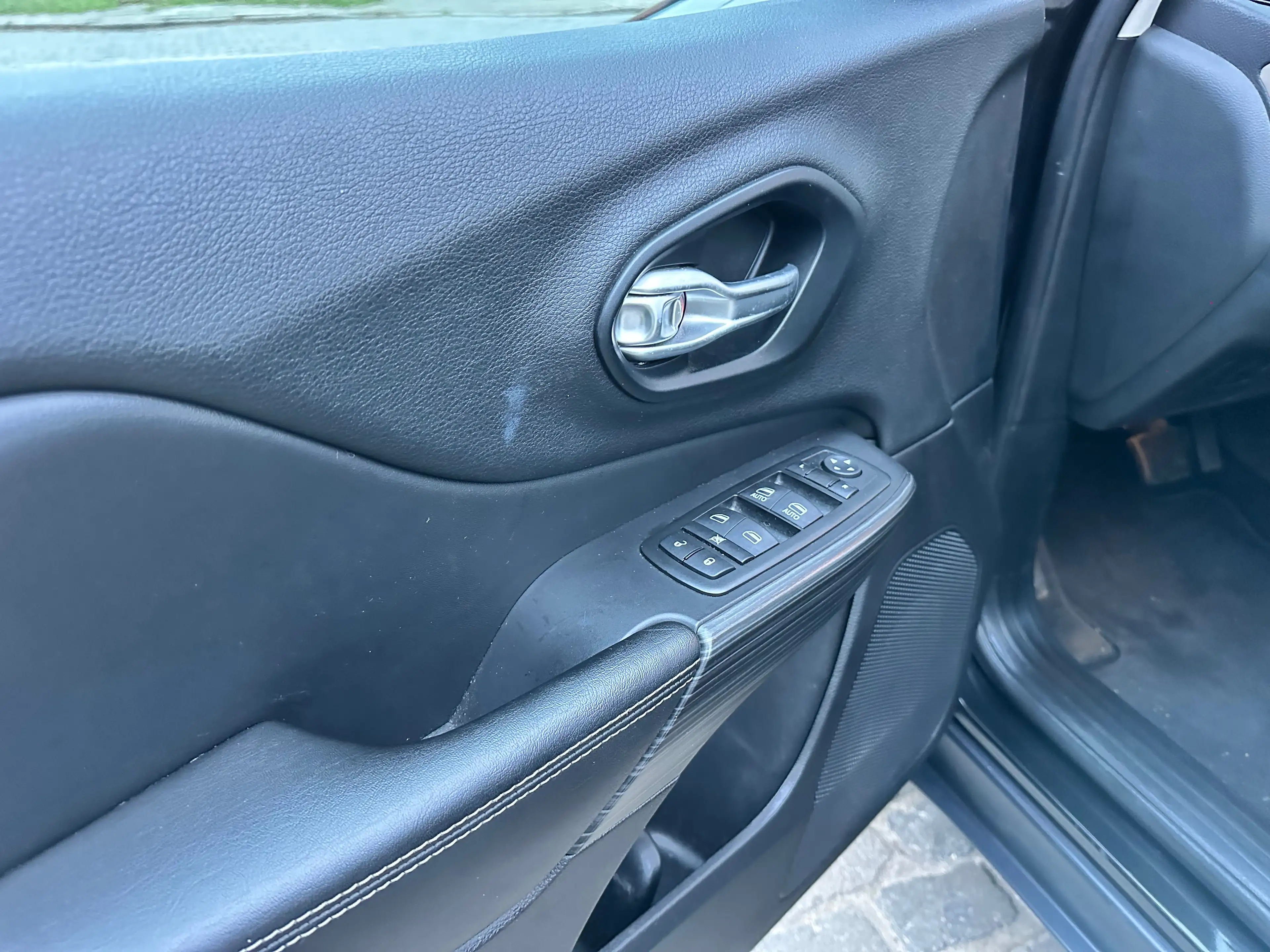 Jeep Cherokee Cherokee 2.0 MJD 4WD Longitude Plus Drive I — photo 9